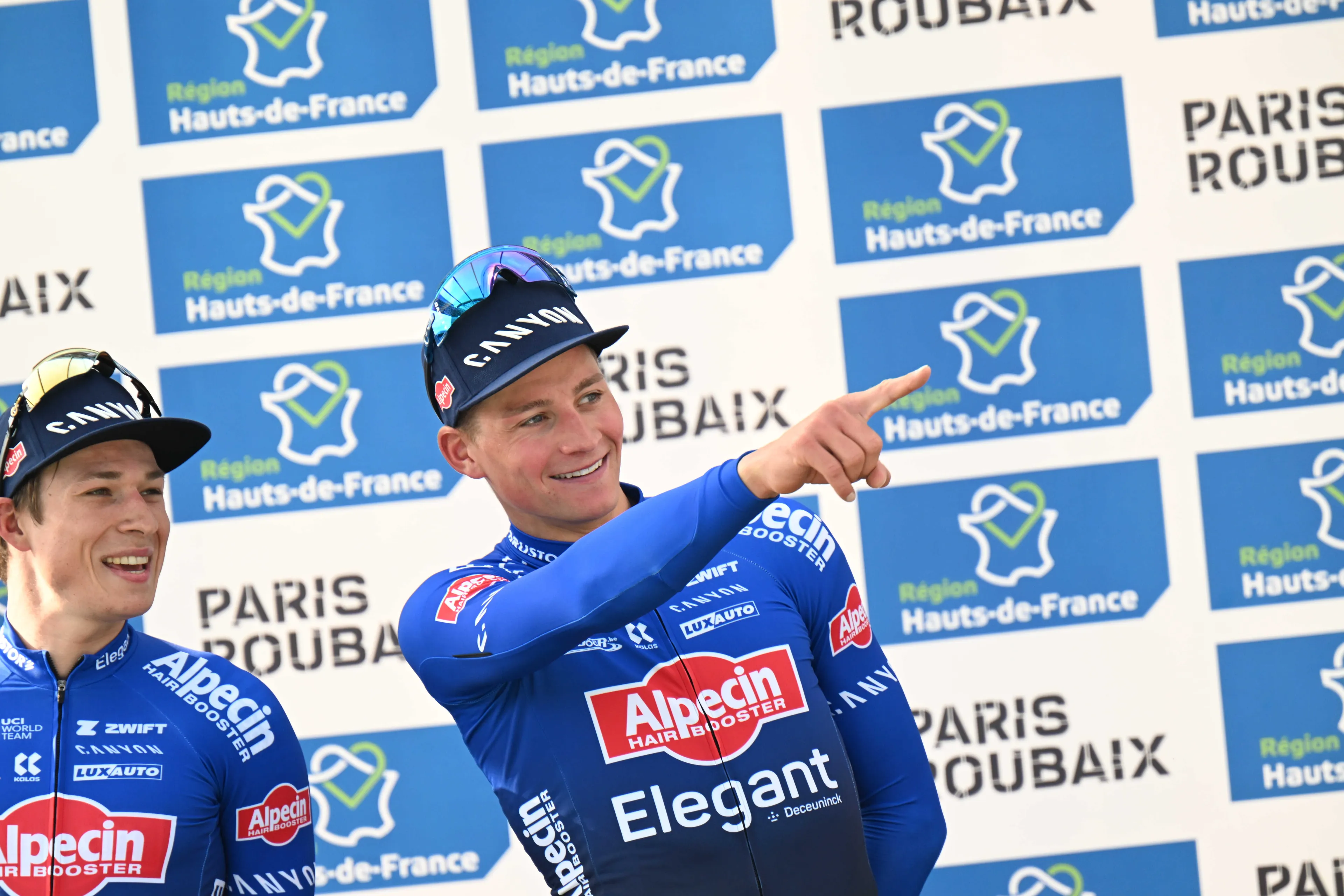 Mathieu van der Poel y Jasper Philipsen, dúo estelar en la plantilla del Alpecin-Deceuninck para el Tour de Francia