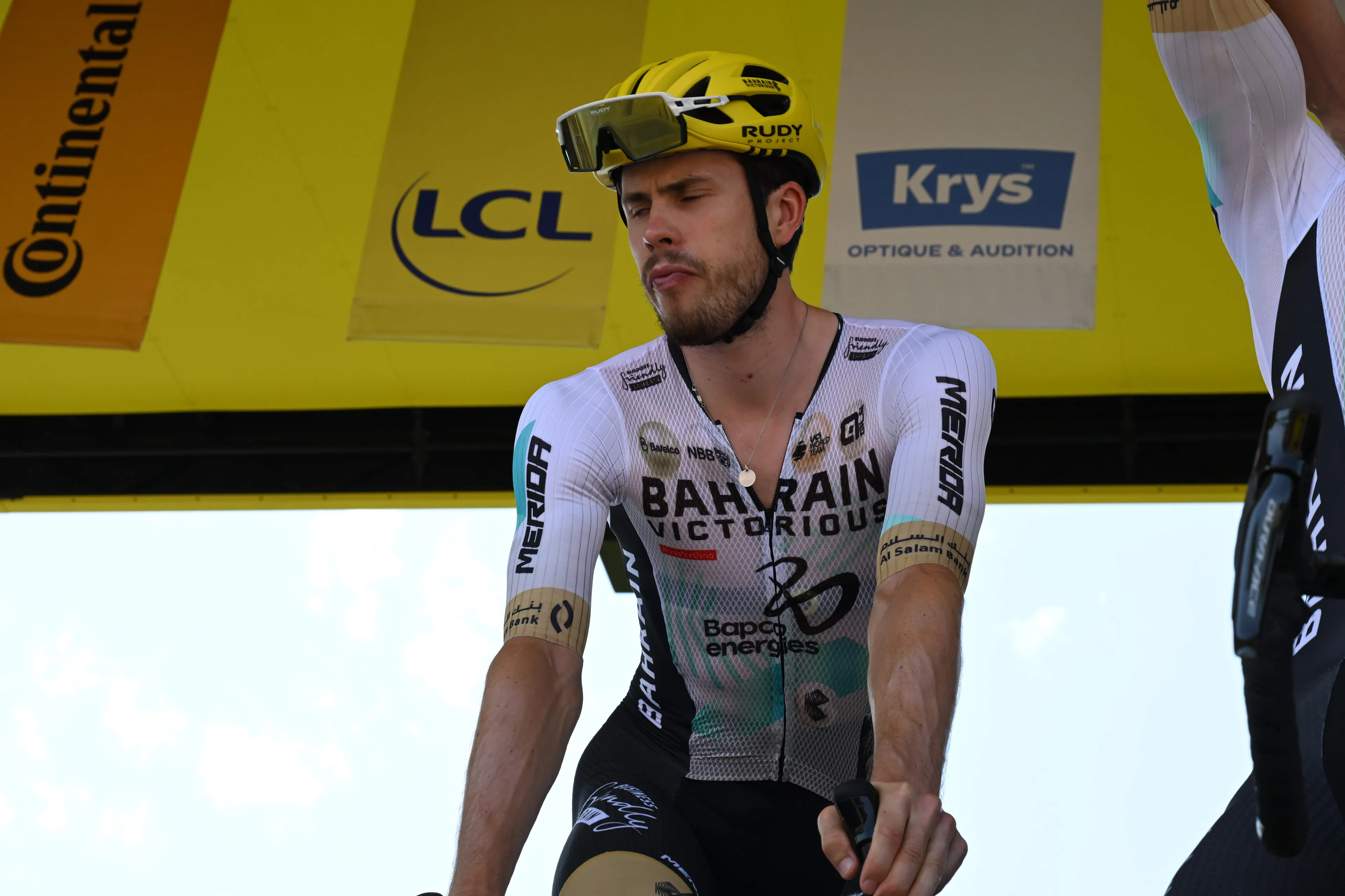 Una error colocándose le pudo costar la victoria a Phil Bauhaus en el Tour Down Under: "Dudé en ir a rueda de Sam"