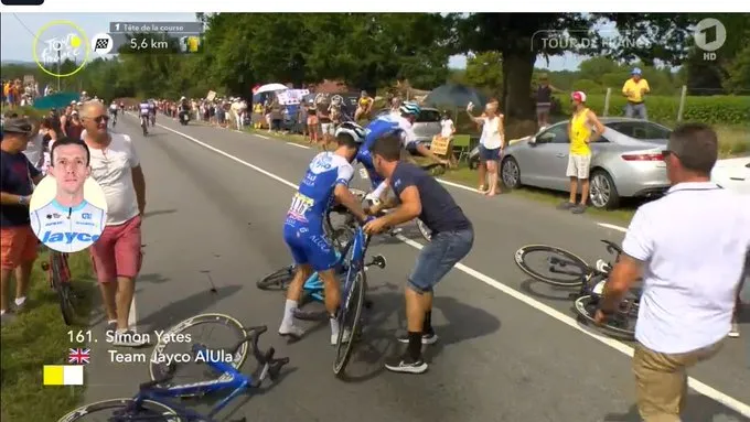 ¡Otro varapalo para el Landismo! Mikel Landa se cae junto a Simon Yates a 6km de la meta de la etapa 8 del Tour de Francia