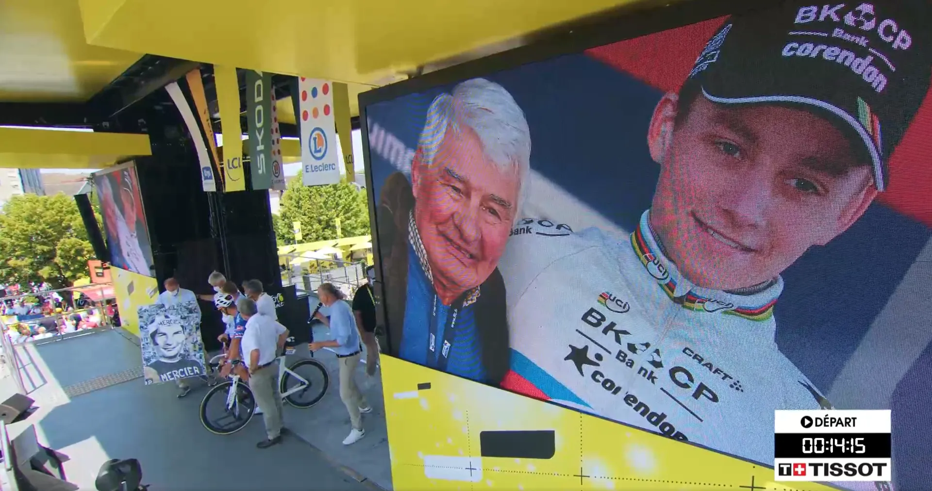 VÍDEO: Mathieu van der Poel rompe a llorar tras el emotivo homenaje en el Tour de Francia a su abuelo Raymond Poulidor