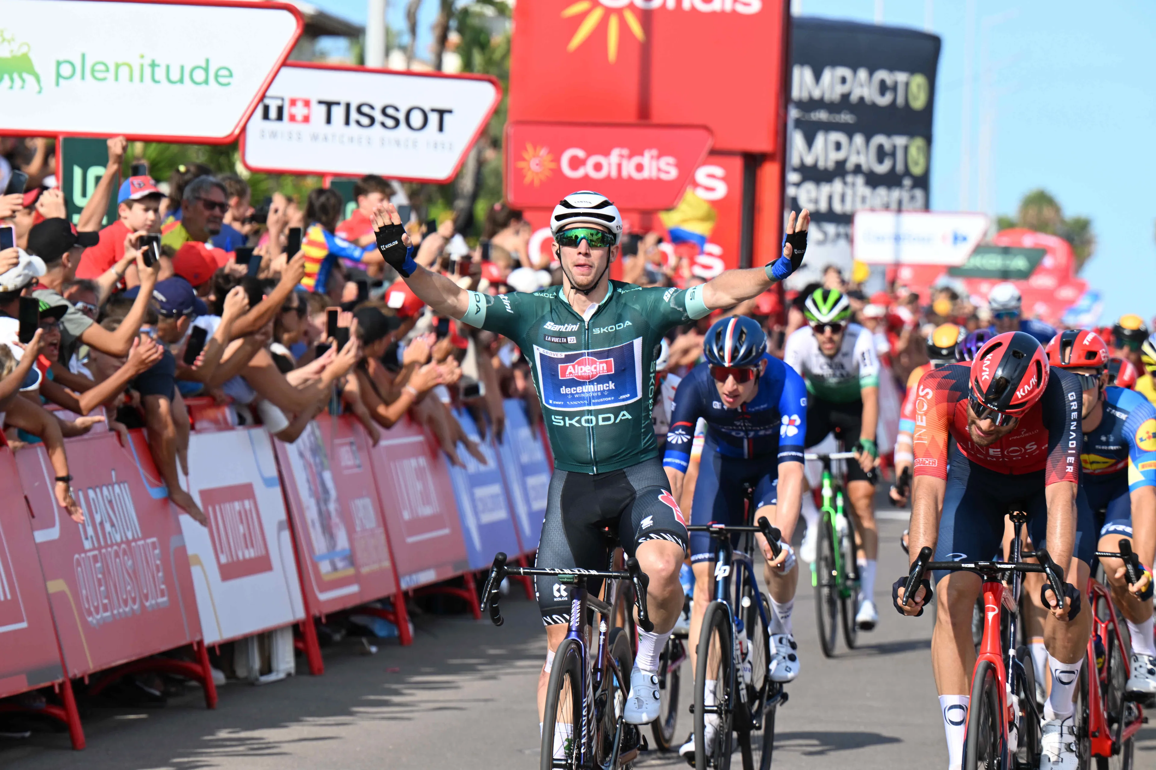 Kaden Groves toca el cielo de Madrid con un gran triunfo al esprint en la última etapa de la histórica Vuelta a España 2023