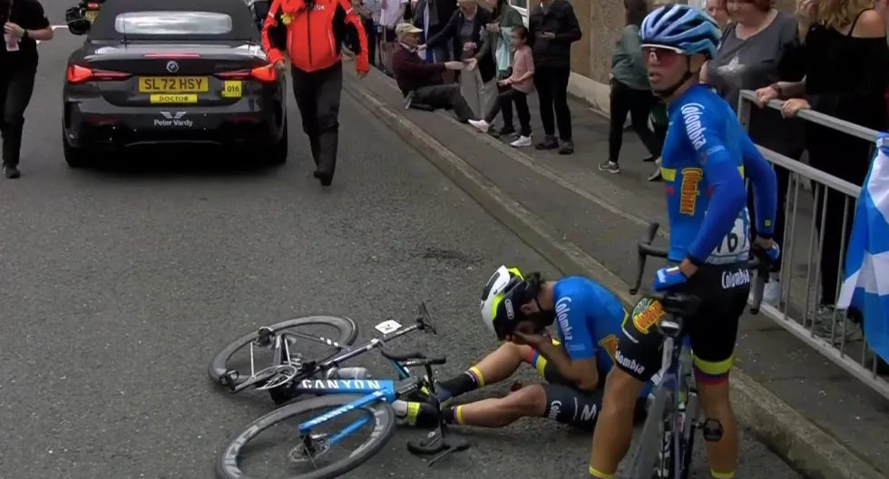 Fernando Gaviria abandona el Mundial tras una fea caída en la que se golpeó la cara