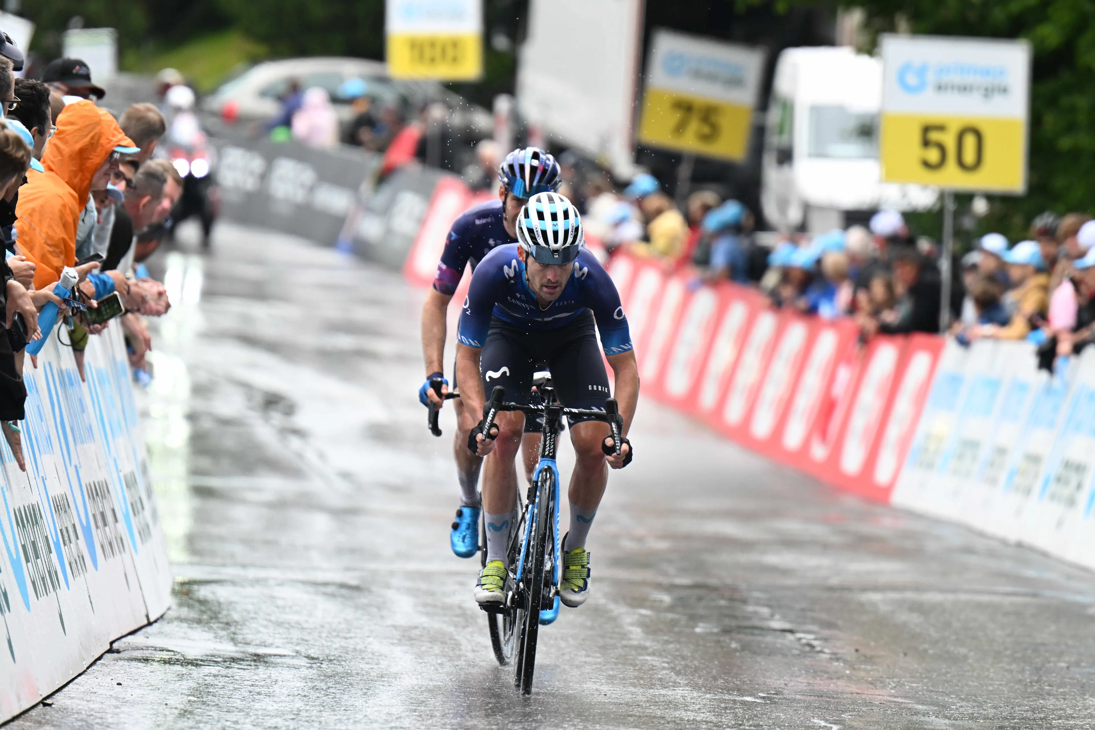 Movistar Team presenta un '7' sin ninguna opción de hacer nada relevante en la Milán-San Remo: Cortina y Lazkano, reservados para las piedras