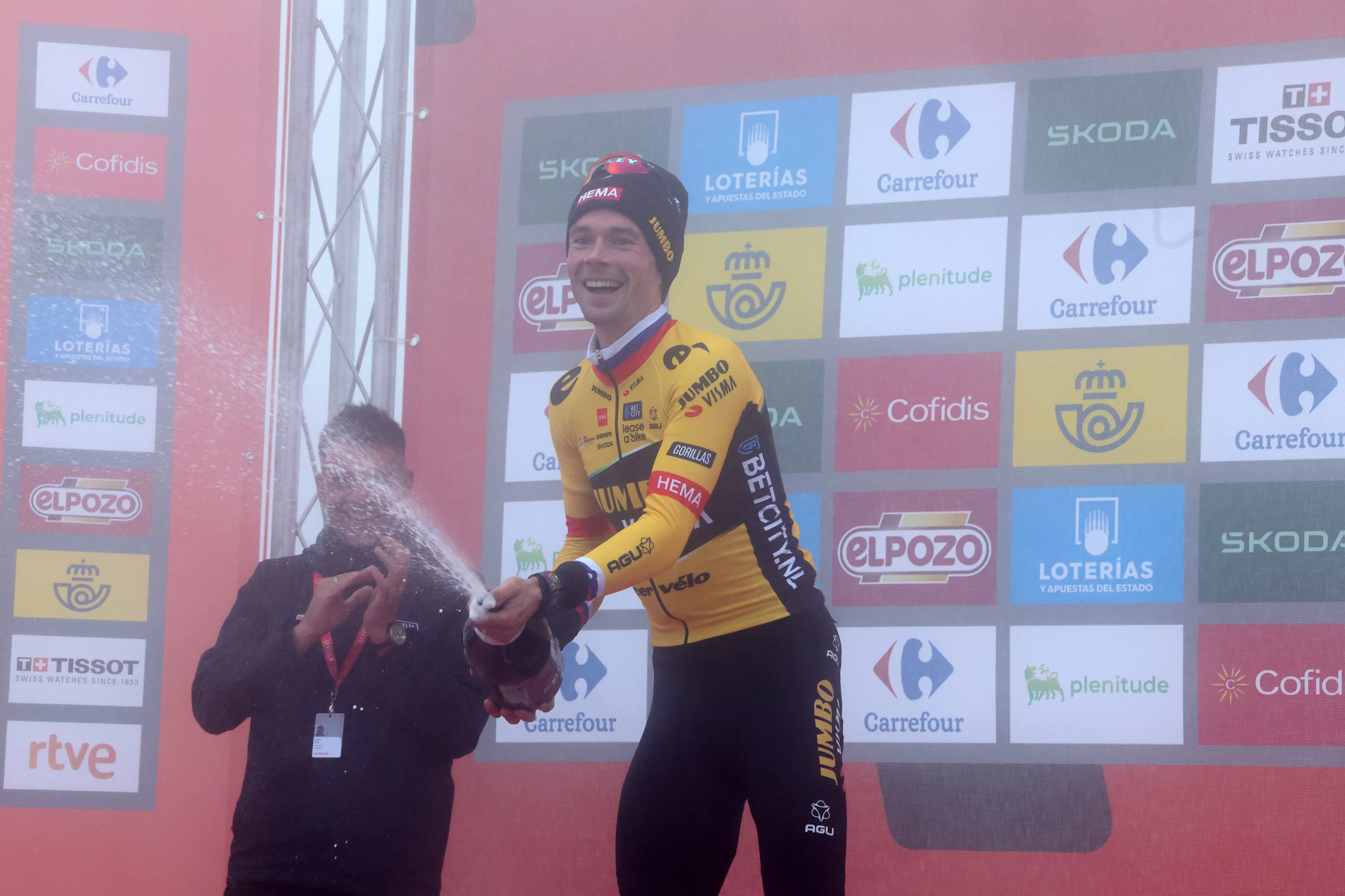 Bruyneel, tras lo sucedido en el Angliru en la Vuelta: "Es un show de mierda de Jumbo-Visma, cuando el maillot rojo se queda ¡esperas siempre!"