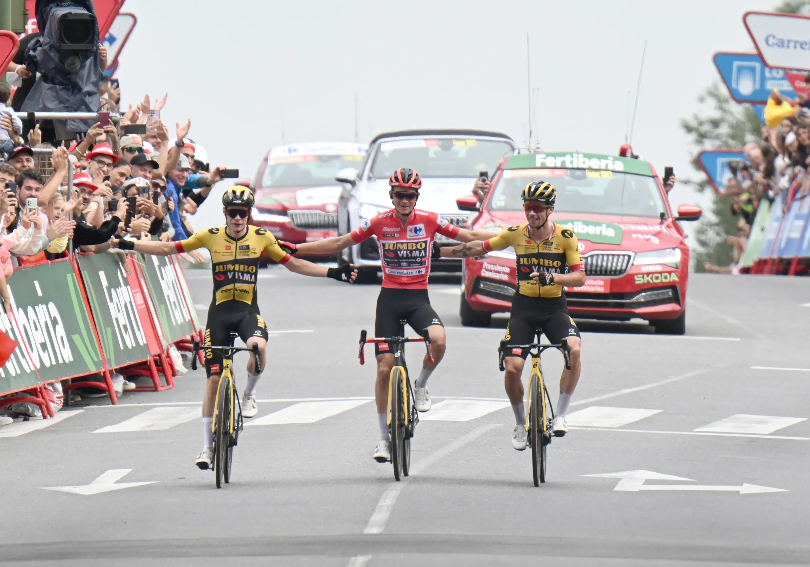 Jonas Vingegaard celebra la victoria de Kuss en la Vuelta: "Estoy muy contento por Sepp, es un chico tan bueno que se merece esta victoria"