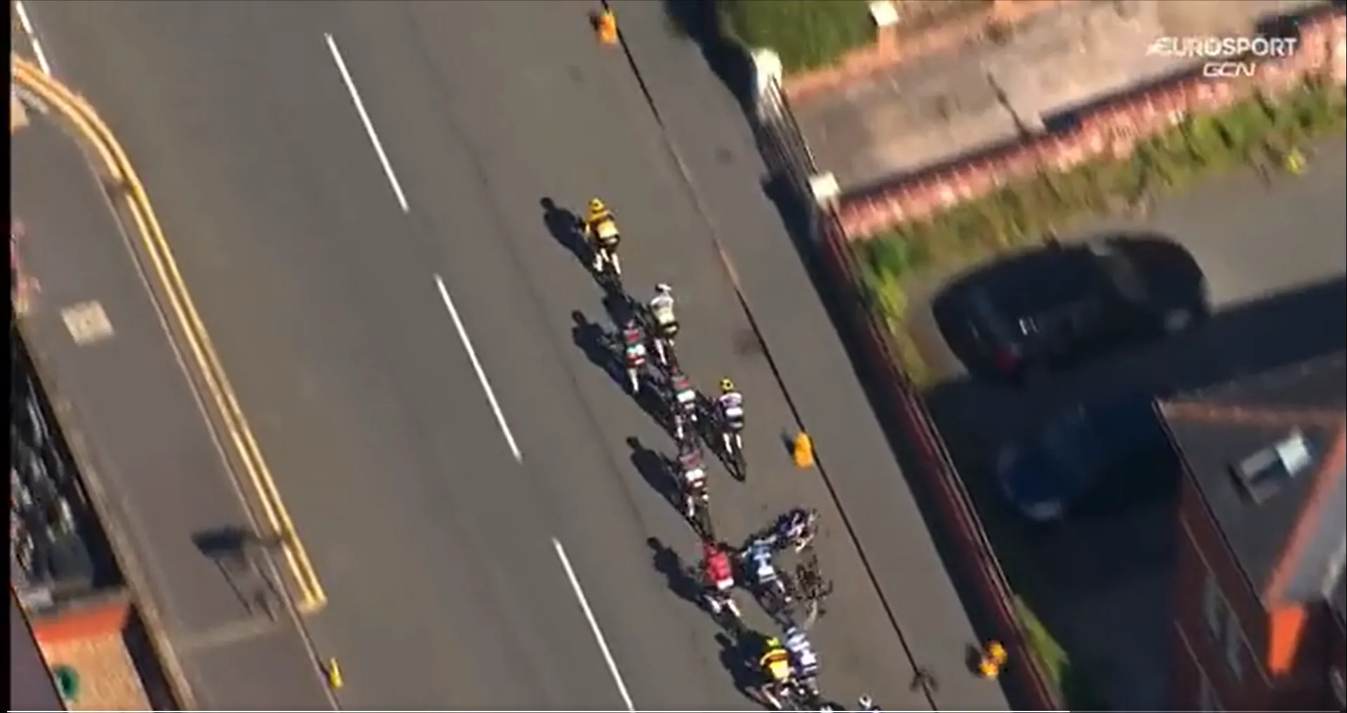 VÍDEO: Una desagradable caída arruina el final de la segunda etapa del Tour de Gran Bretaña