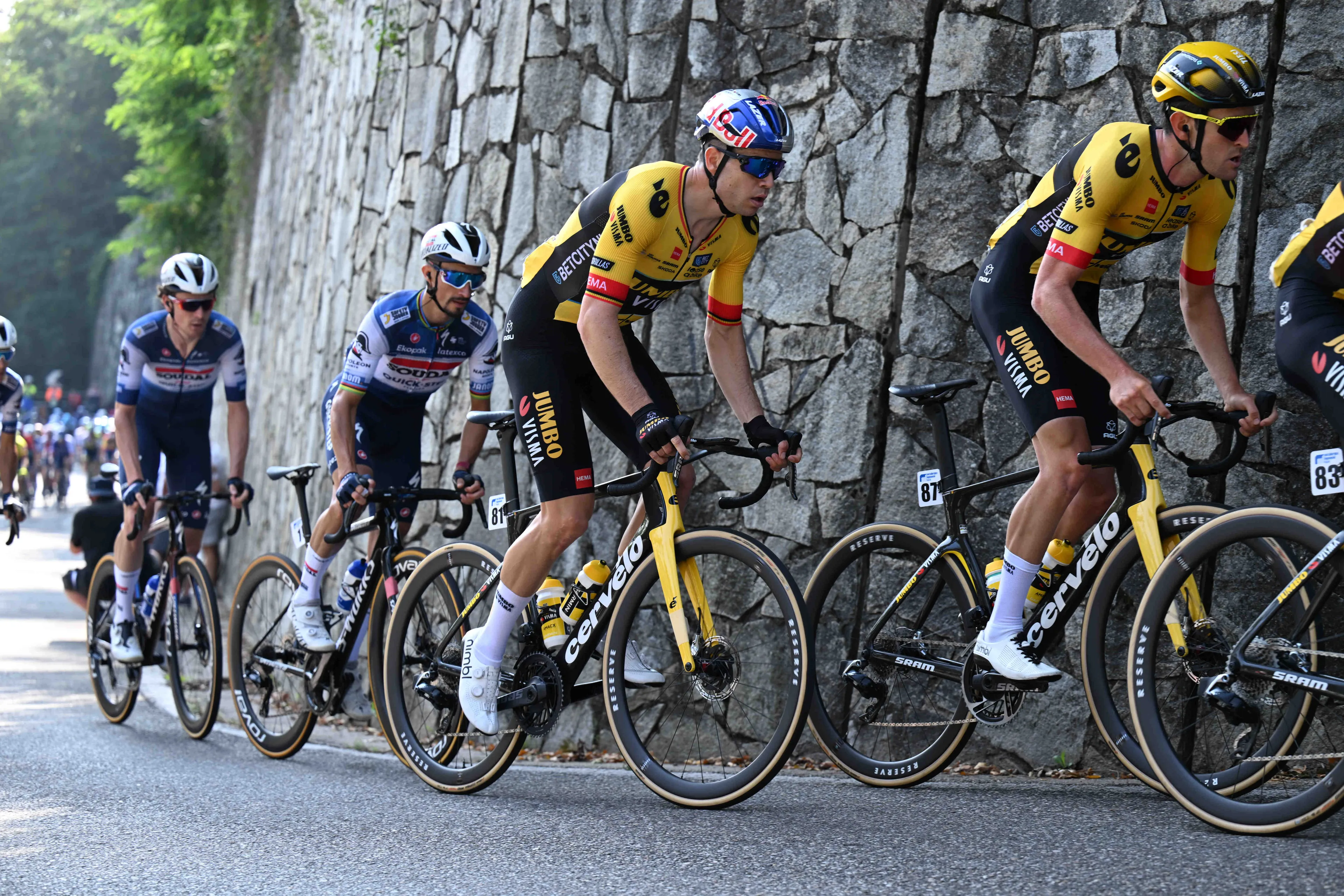 Wout van Aert, incapaz de mantener el ritmo en el Gran Piemonte en su última carrera en ruta del año: "Era demasiado rápido para mí"