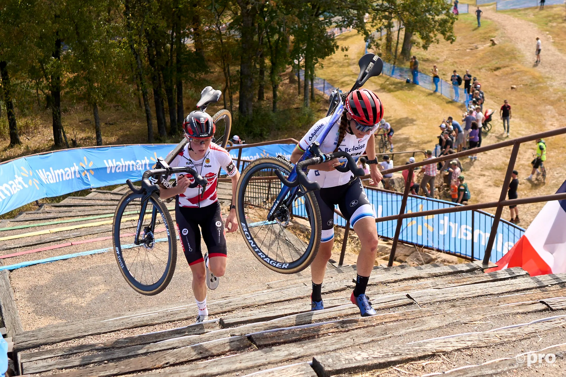 Lucinda Brand regresa pero retrasa su inicio de temporada de ciclocross: "En el primer intento seguía sentada en la bici como una abuela vieja y asustada"