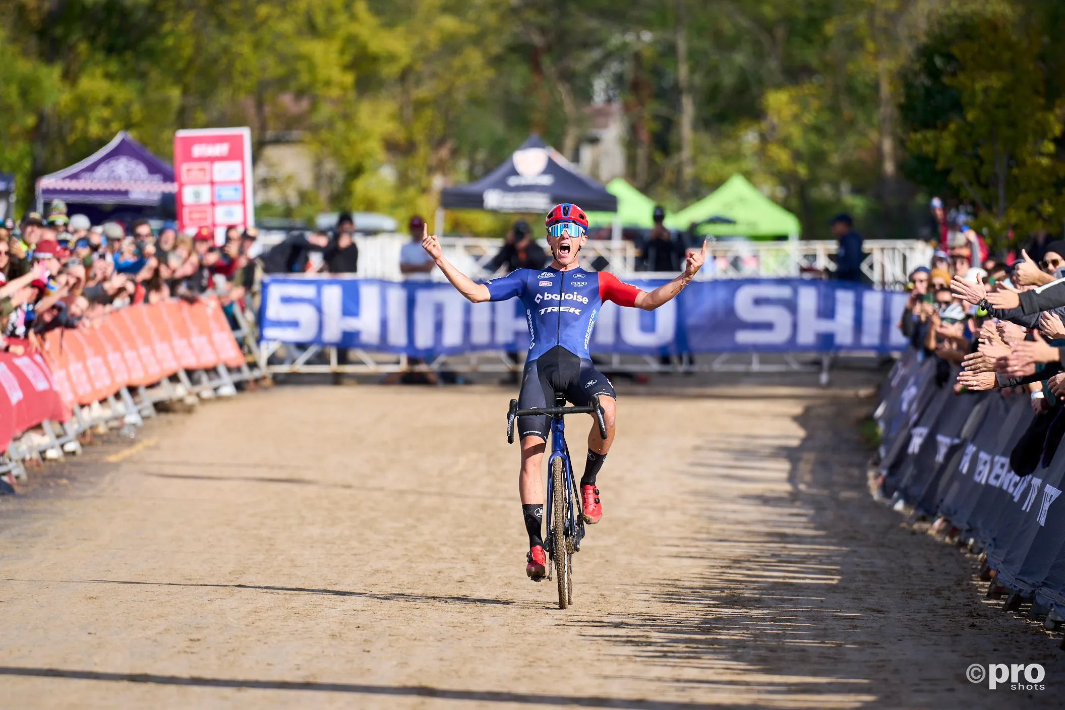 Ciclocross: Thibau Nys se impone en el mítico Koppenberg con gran autoridad