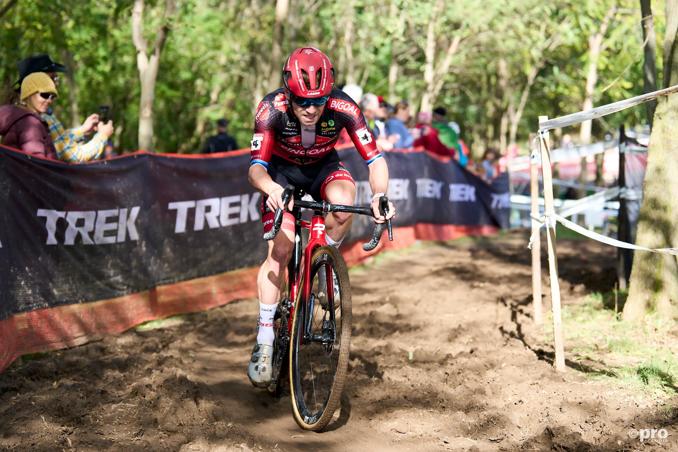Eli Iserbyt admite no haber ido a tope en el Superprestige Boom por la Copa del Mundo del domingo: "También pensaba un poco en mañana"