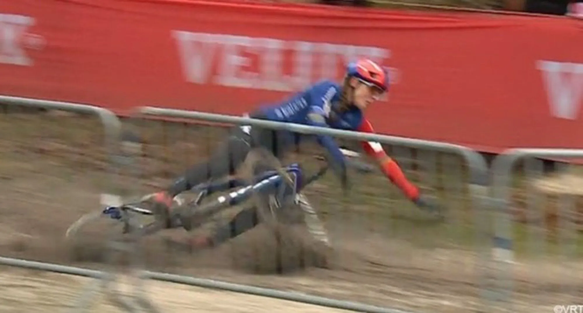 Lucinda Brand, tras su aterradora caída en Zonhoven: "Me he dado un golpe muy fuerte en la nariz"