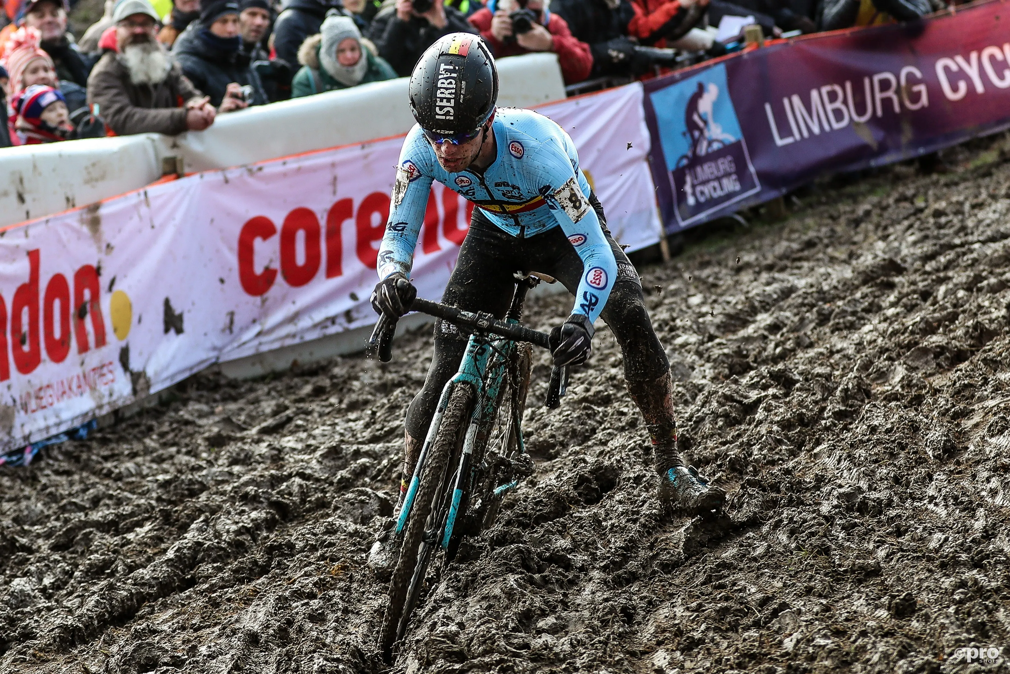 Eli Iserbyt logra por fin el ansiado objetivo de su carrera al proclamarse campeón de Bélgica: "Es bonito poder domar a los demonios por una vez"