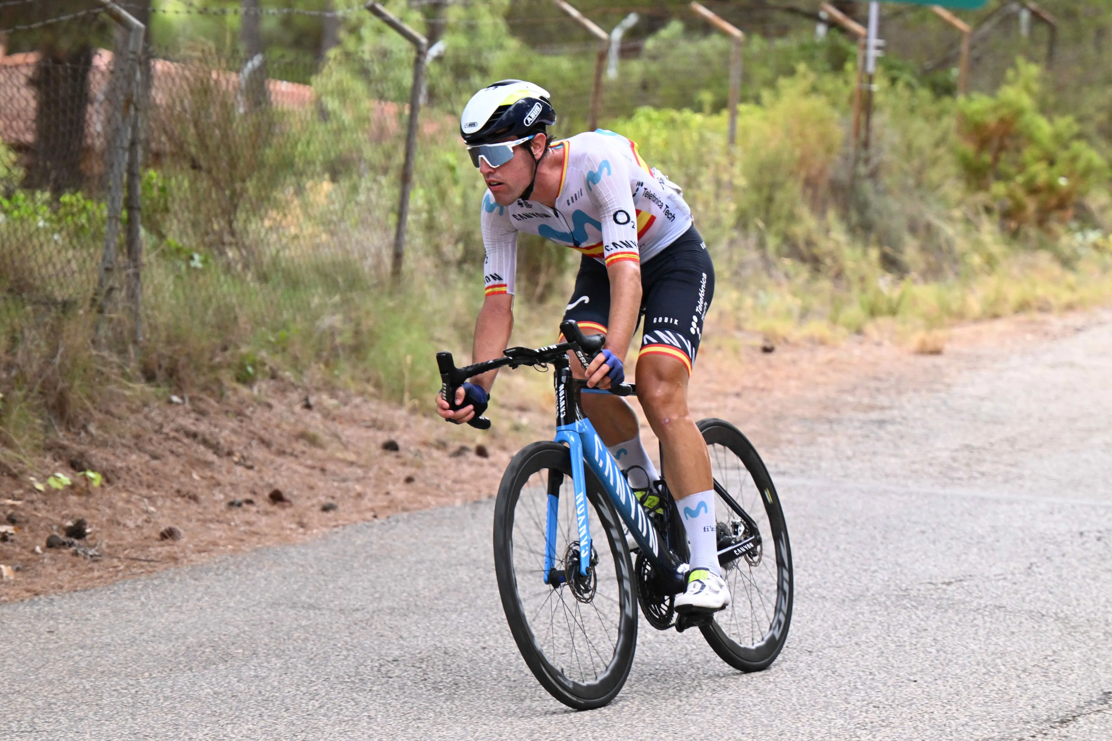 Oier Lazkano e Iván García Cortina, a dar la sorpresa para Movistar Team en un Tour de Flandes plagado de bajas
