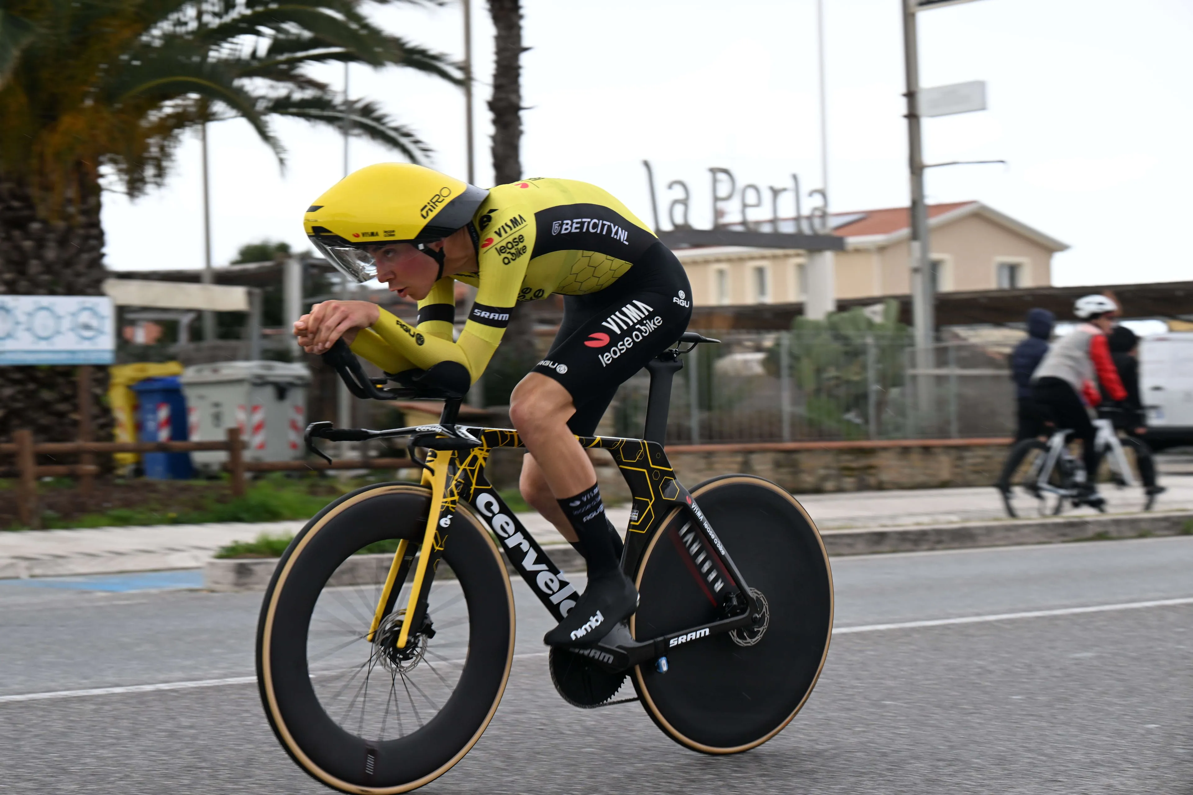 Los peculiares cascos contrarreloj de Visma reciben el respaldo de un ex experto en aerodinámica del Team Sky: "Tiene todo el sentido"