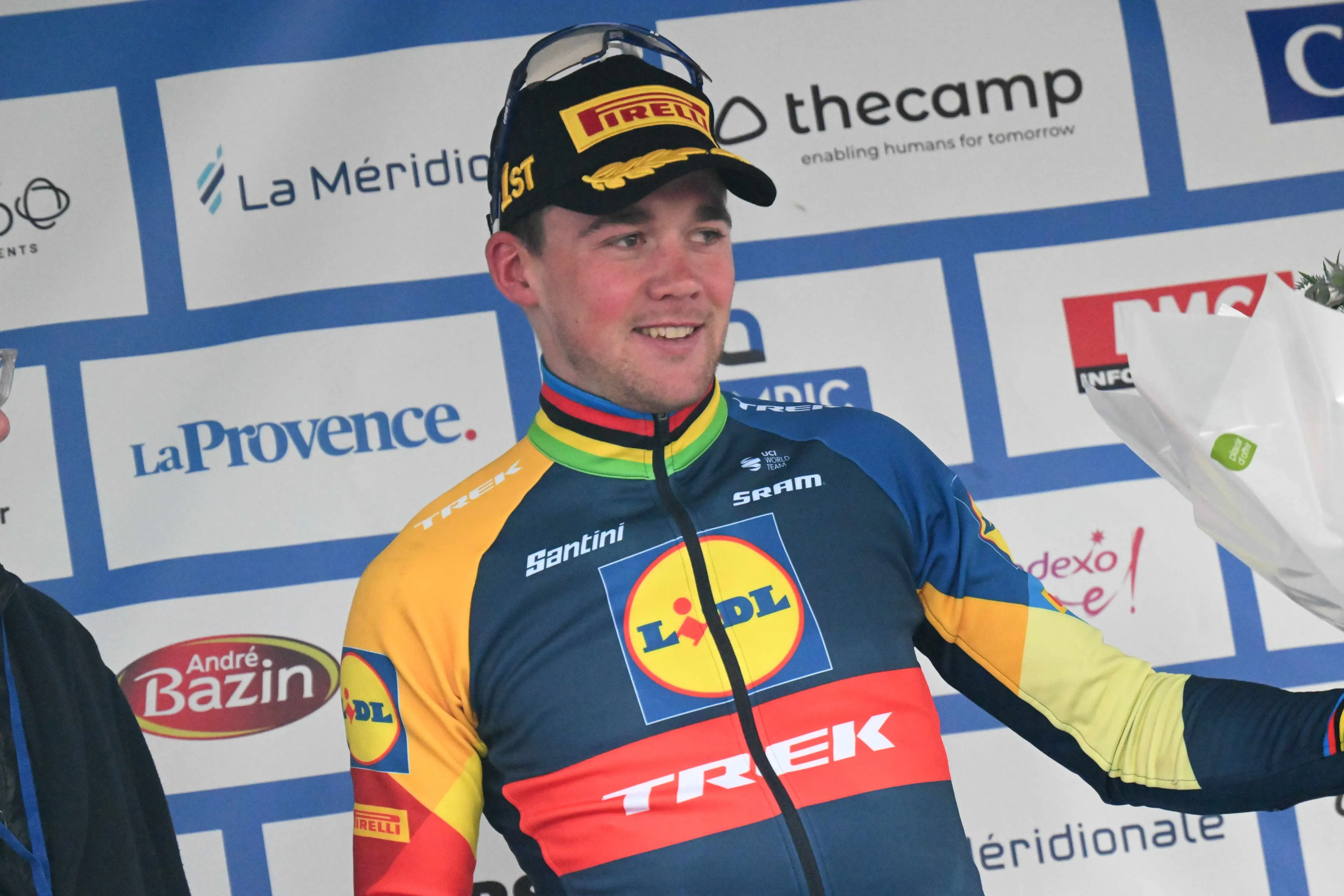 Mads Pedersen sabe que le espera sufrimiento en el Tour de Flandes: "Es jodidamente duro y no sólo por mis moratones"