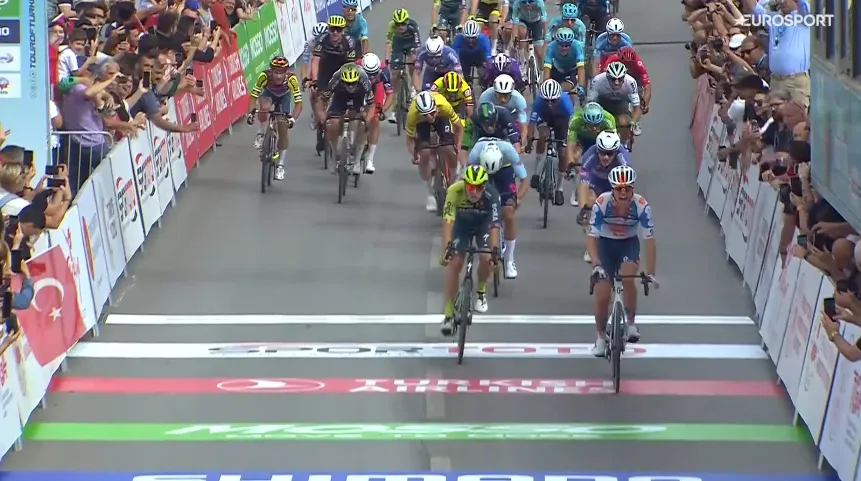 Tobias Lund Andresen gana la emocionante etapa 4 de una Vuelta a Turquía gafada para Danny van Poppel