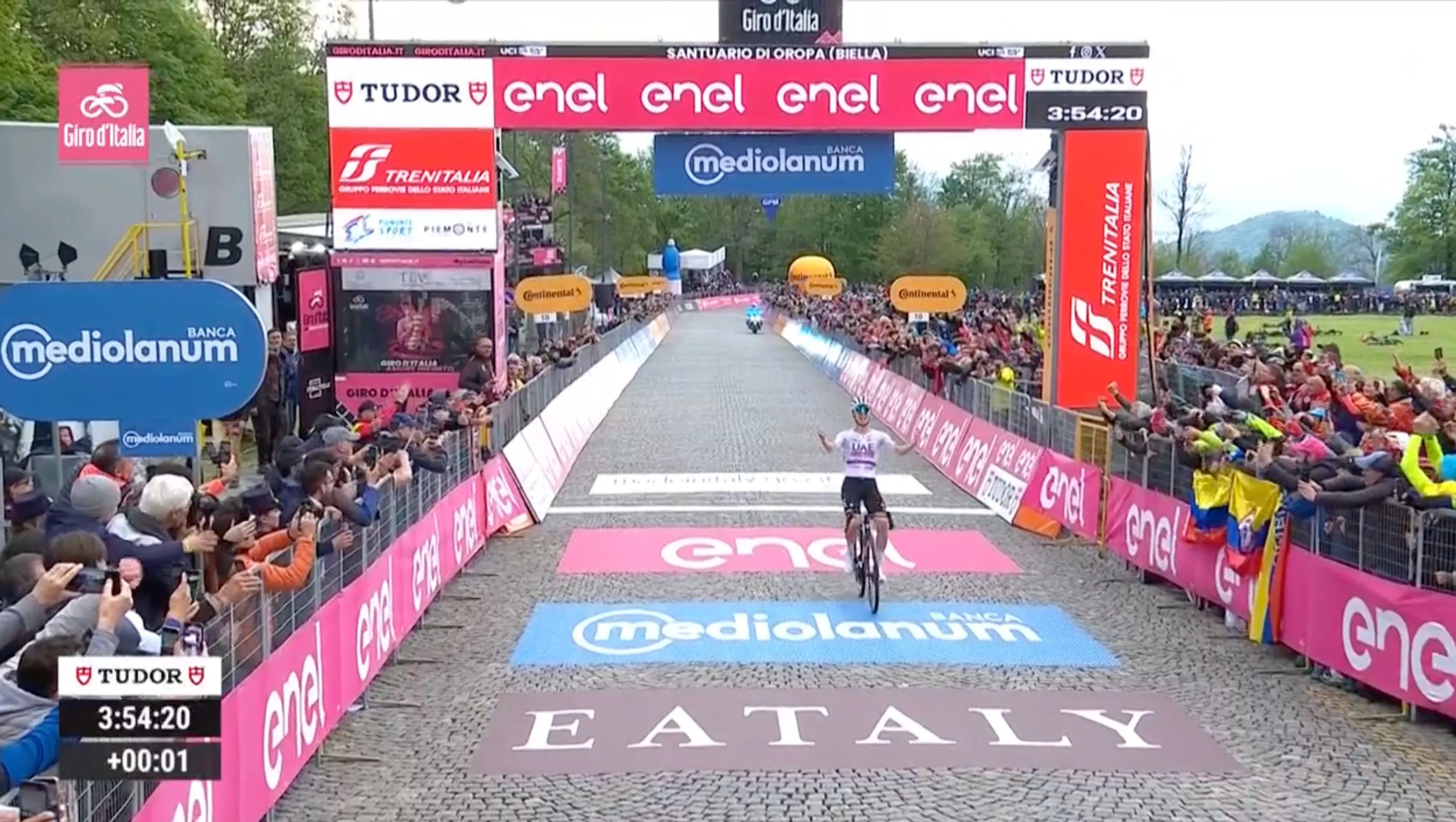 Así hemos vivido en directo la etapa 2 del Giro de Italia | ¡VICTORIA DE TADEJ POGACAR PARA VESTIRSE DE ROSA EN TERRITORIO PANTANI!