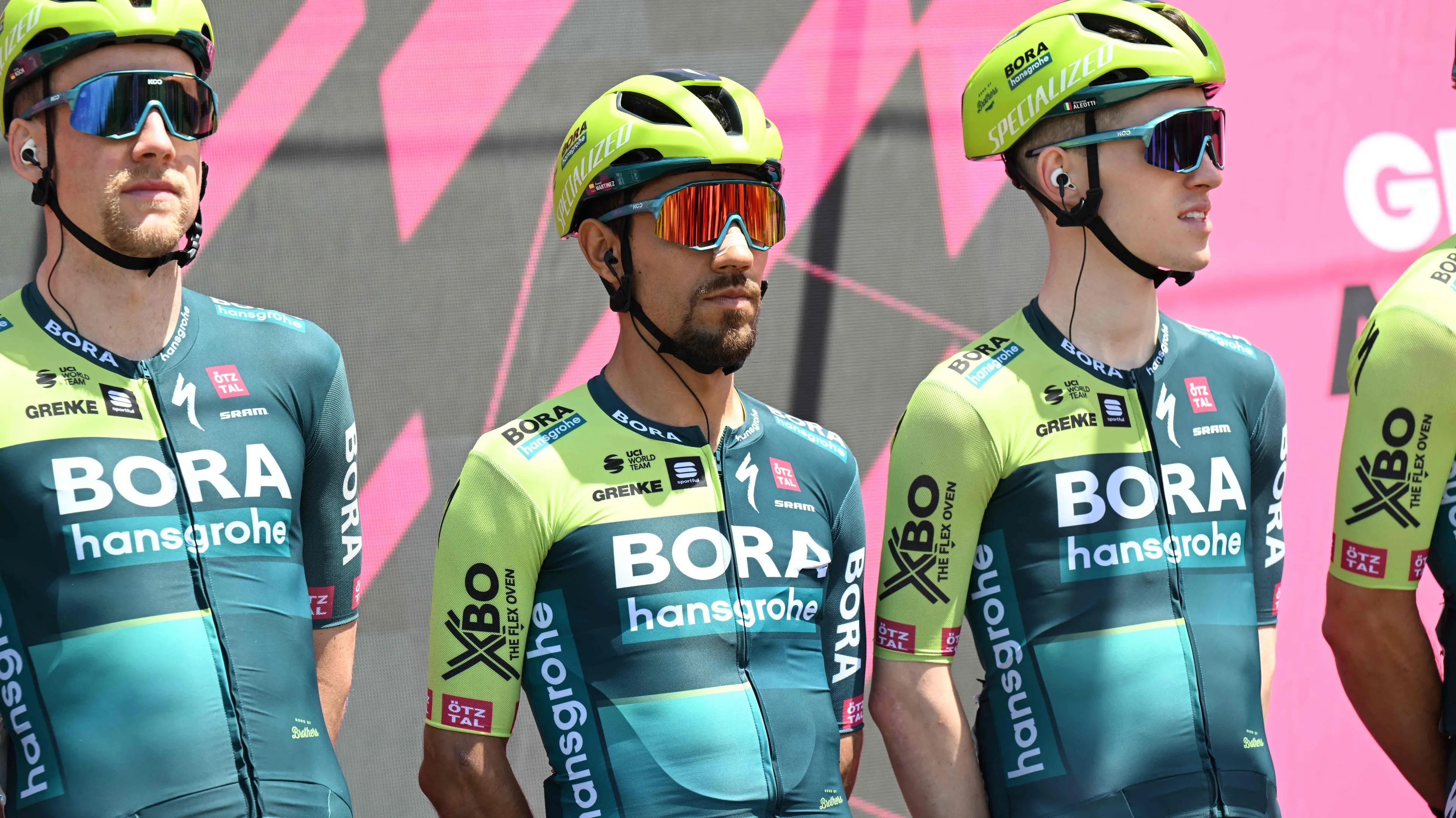 Daniel Martínez se mantiene cauto tras ser el mejor de los humanos por detrás de Tadej Pogacar: "Aún queda la mayor parte del Giro"