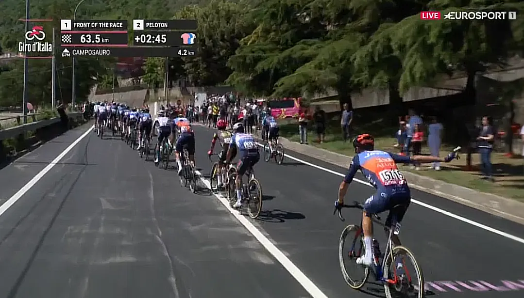 EN DIRECTO | Segundo etapón de alta montaña del Giro de Italia 2024: Juanpe López, en cabeza de carrera en un grupo de 27 corredores