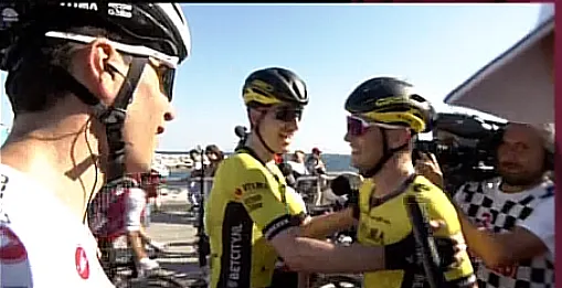 Así hemos vivido en directo la etapa 9 del Giro de Italia 2024 con la victoria de Olav Kooij en el brutal final en Nápoles