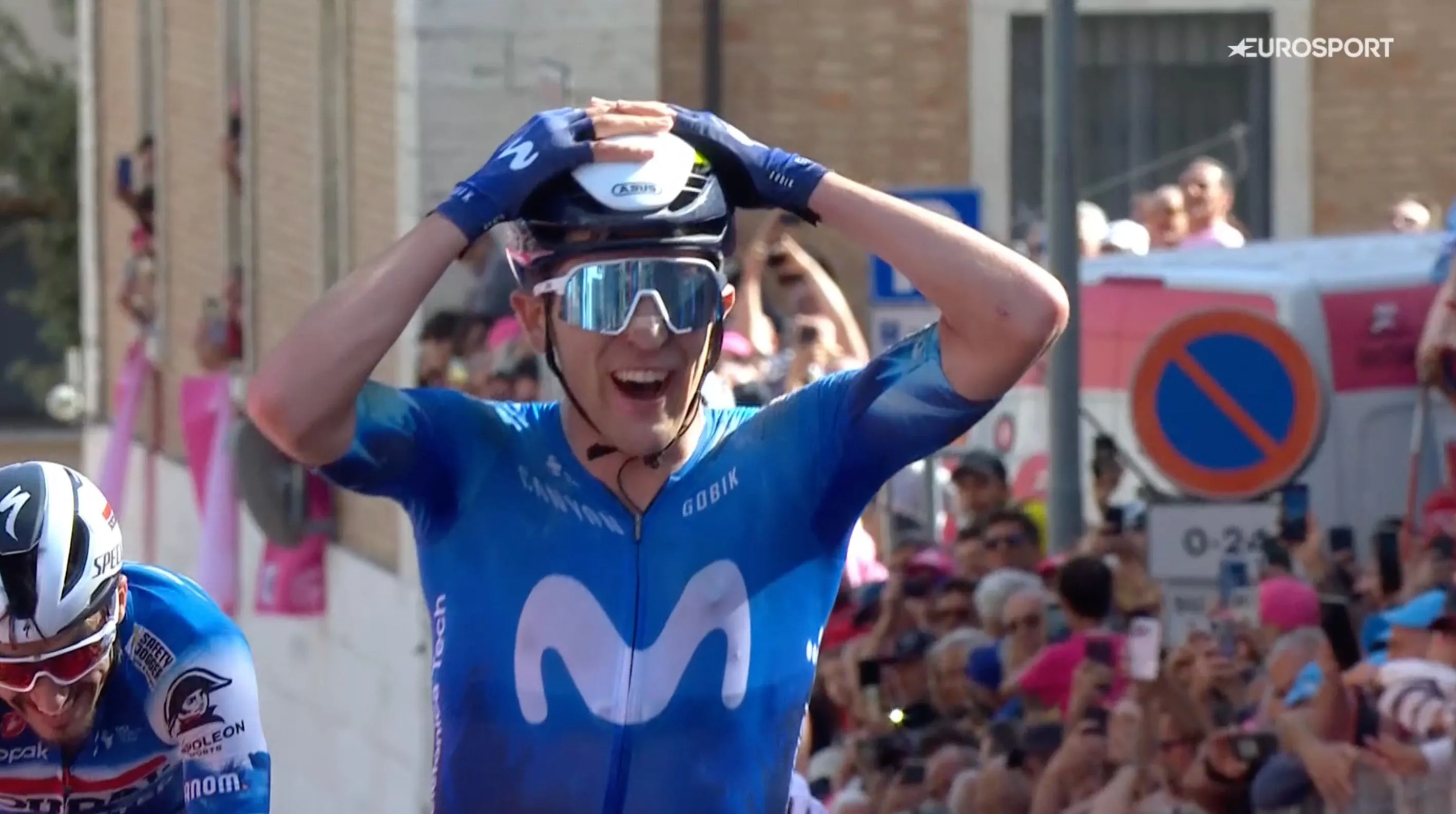Monumental triunfo de Pelayo Sánchez ante Julian Alaphilippe en el Giro de Italia