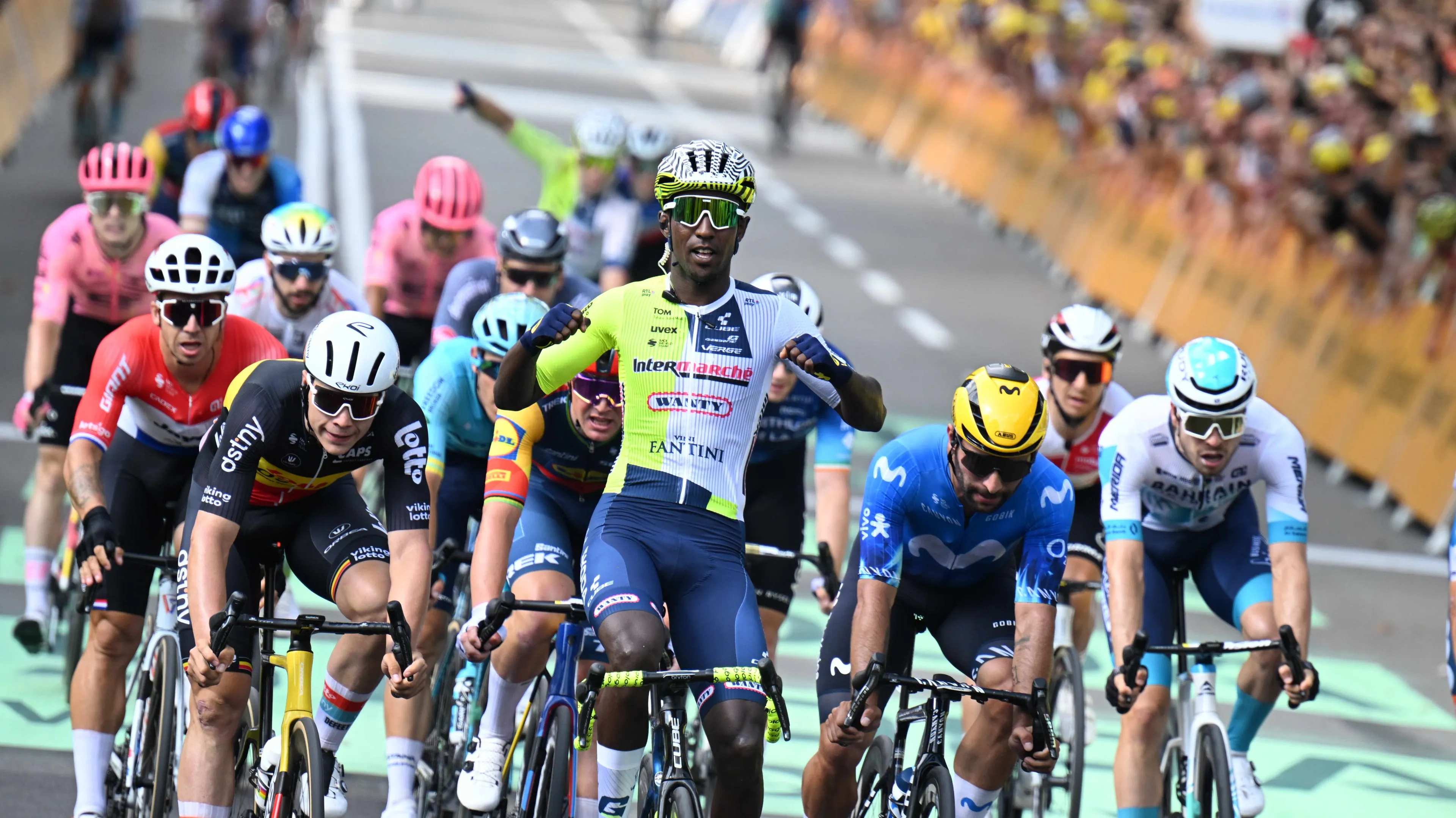 ¡Biniam Girmay sigue haciendo historia en el ciclismo africano y vuelve a ganar en el Tour de Francia 2024!
