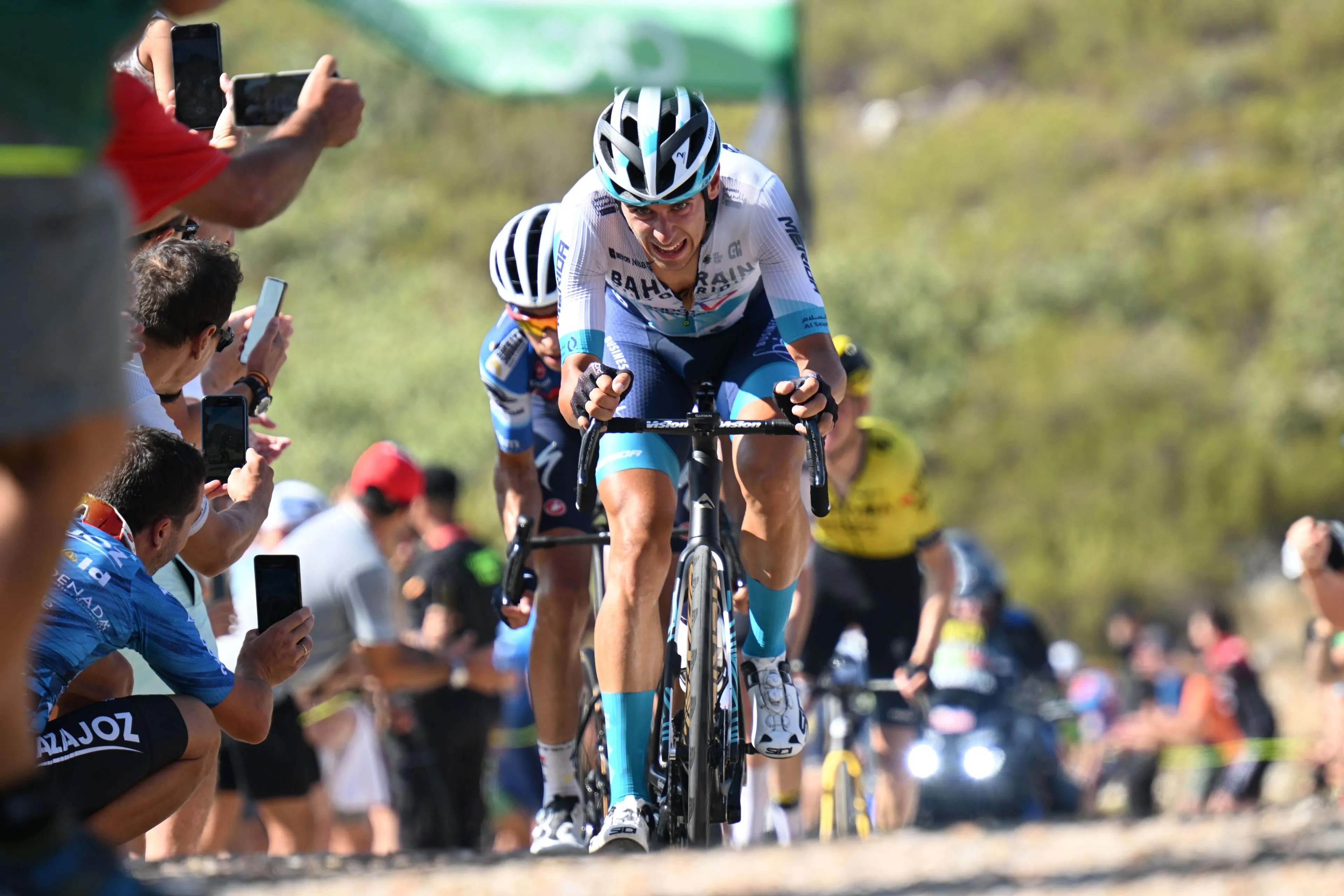 Antonio Tiberi, forzado a abandonar la Vuelta a España 2024 tras sufrir un golpe de calor
