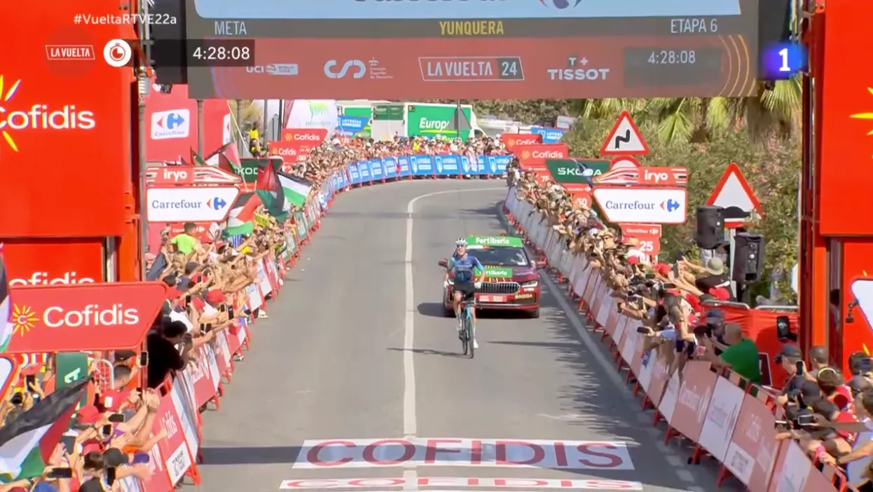 ¡Ben O'Connor destroza la Vuelta a España! Gana y es el nuevo maillot rojo