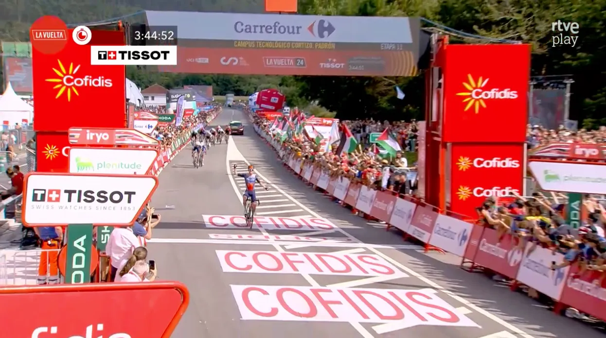 Vuelta a España: Eddie Dunbar gana en Padrón y Primoz Roglic y Enric Mas le recortan tiempo a Ben O'Connor