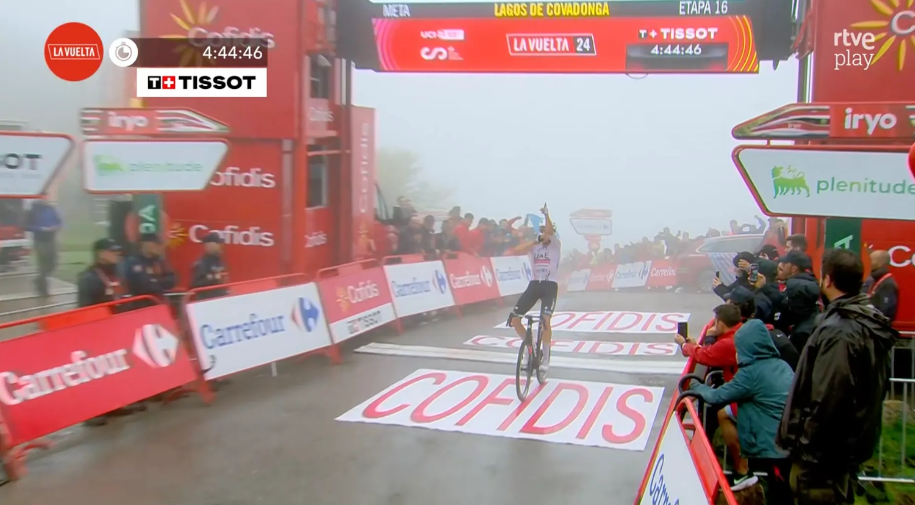 Marc Soler gana en Lagos de Covadonga y Enric Mas juega a ganar la Vuelta a España; un gran O'Connor salvó el rojo
