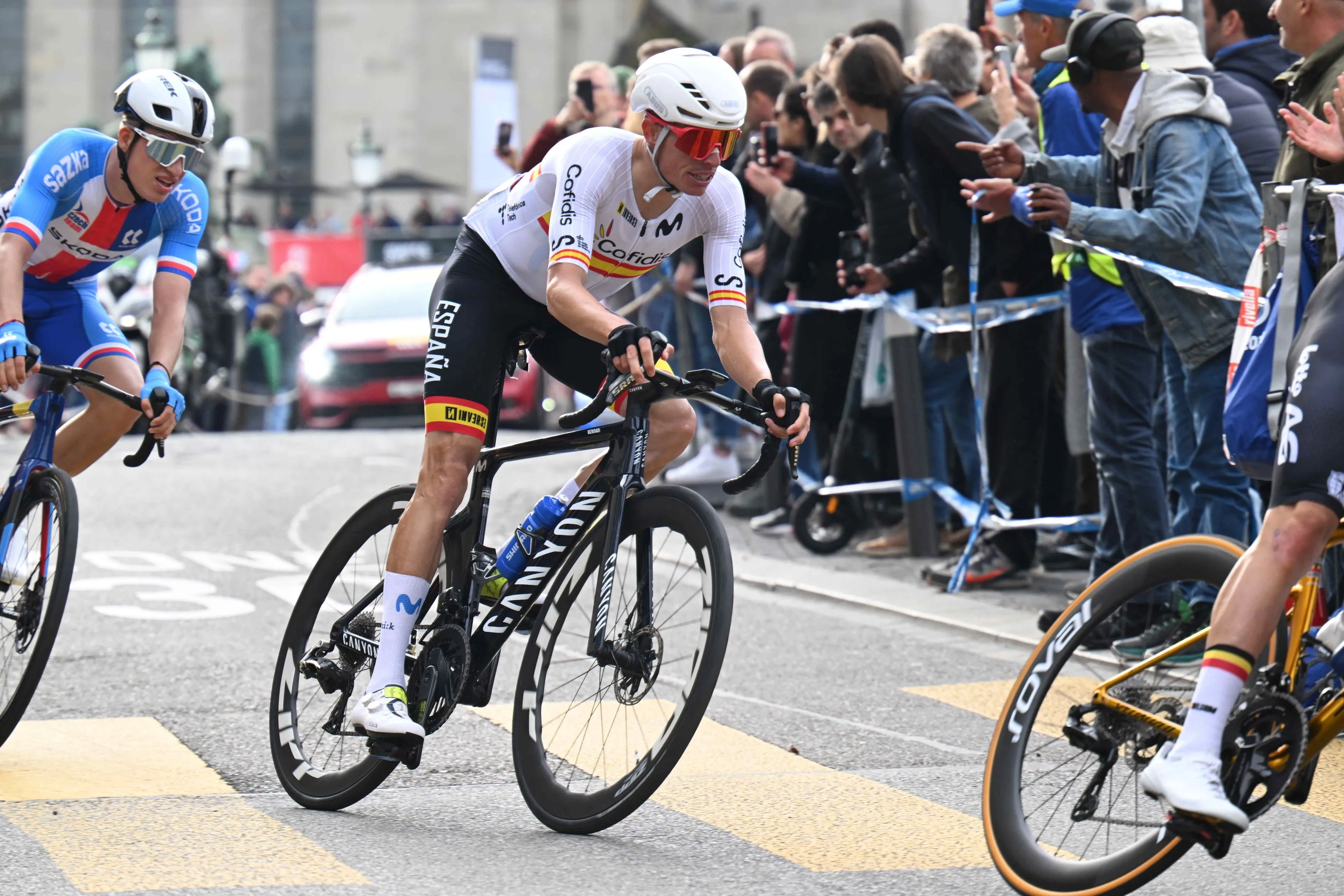 Enric Mas y Roger Adrià honran al ciclismo español en un Mundial que vuelve a dejar señalado a Pascual Momparler