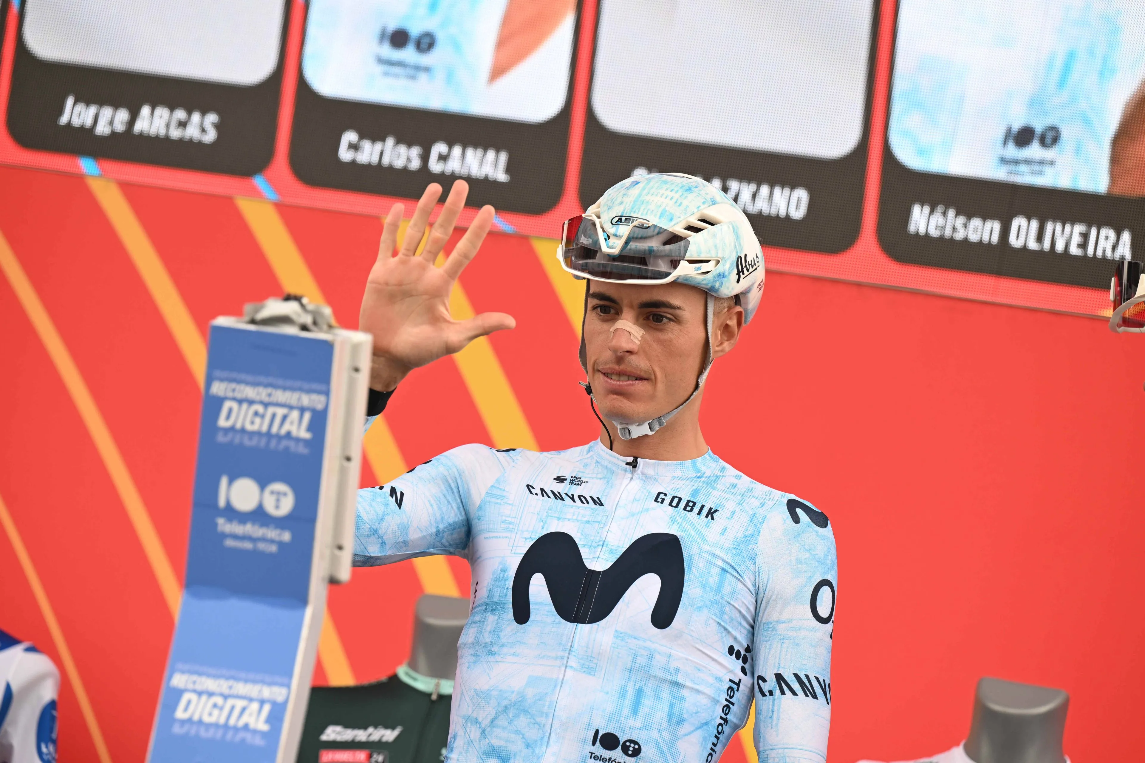 ¿Giro de tuerca en Movistar Team? Doblete Giro-Tour para Enric Mas en 2025