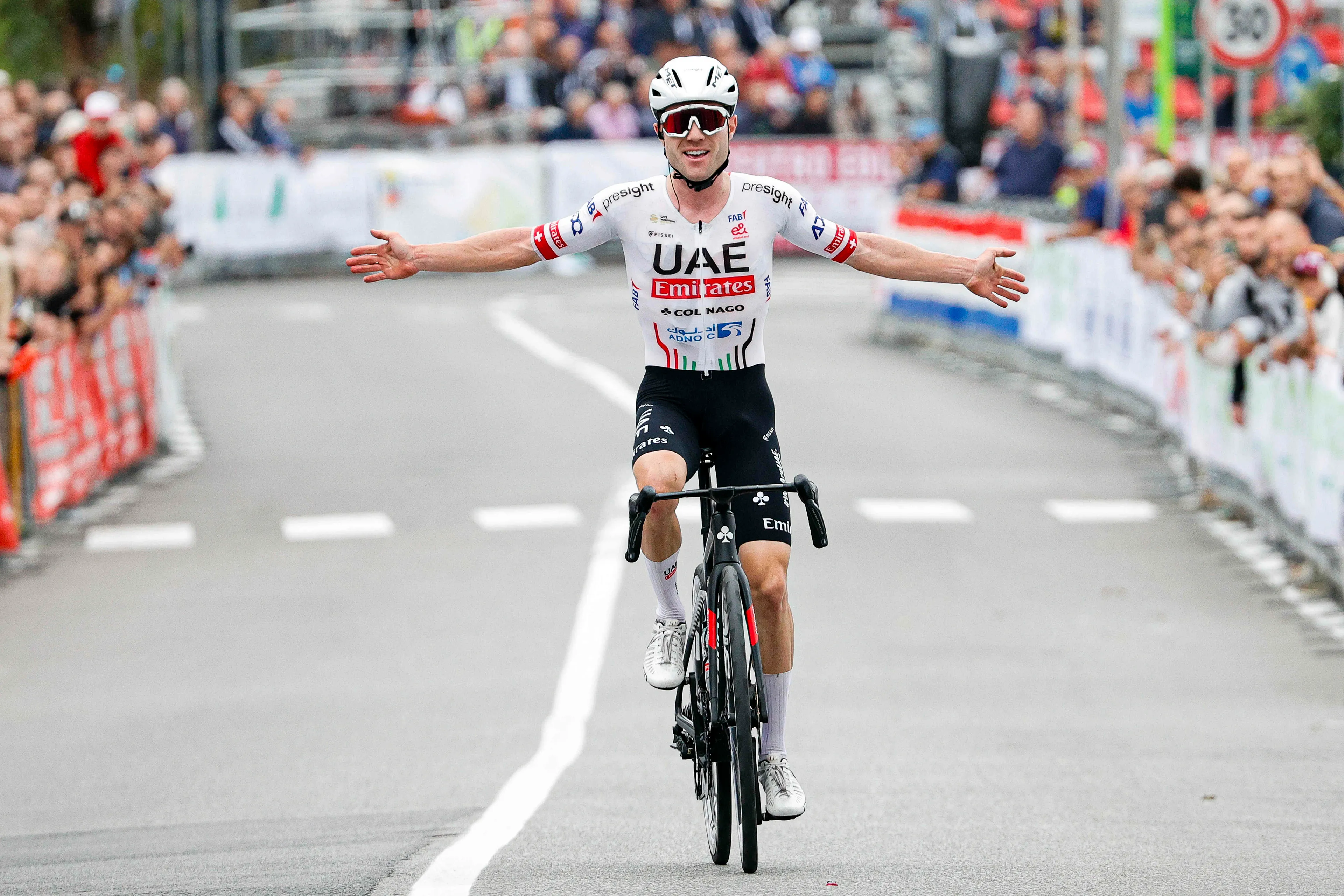 ¡Un final muy doloroso para Movistar Team! Alex Aranburu, 4º en una Coppa Agostoni 2024 que se lleva Marc Hirschi