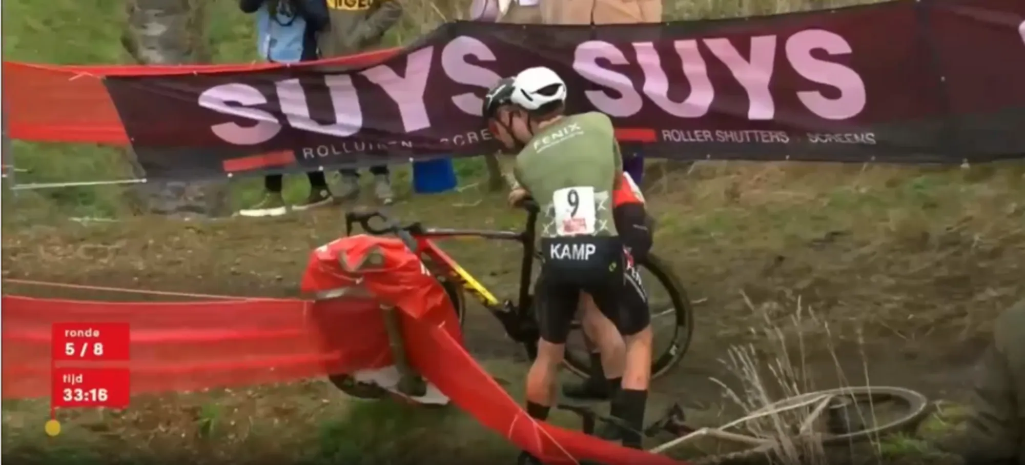 La ridícula multa a Eli Iserbyt tras ¡pisar la bici! de un rival vuelve a ridiculizar a la UCI: "¡Deben actuar!"