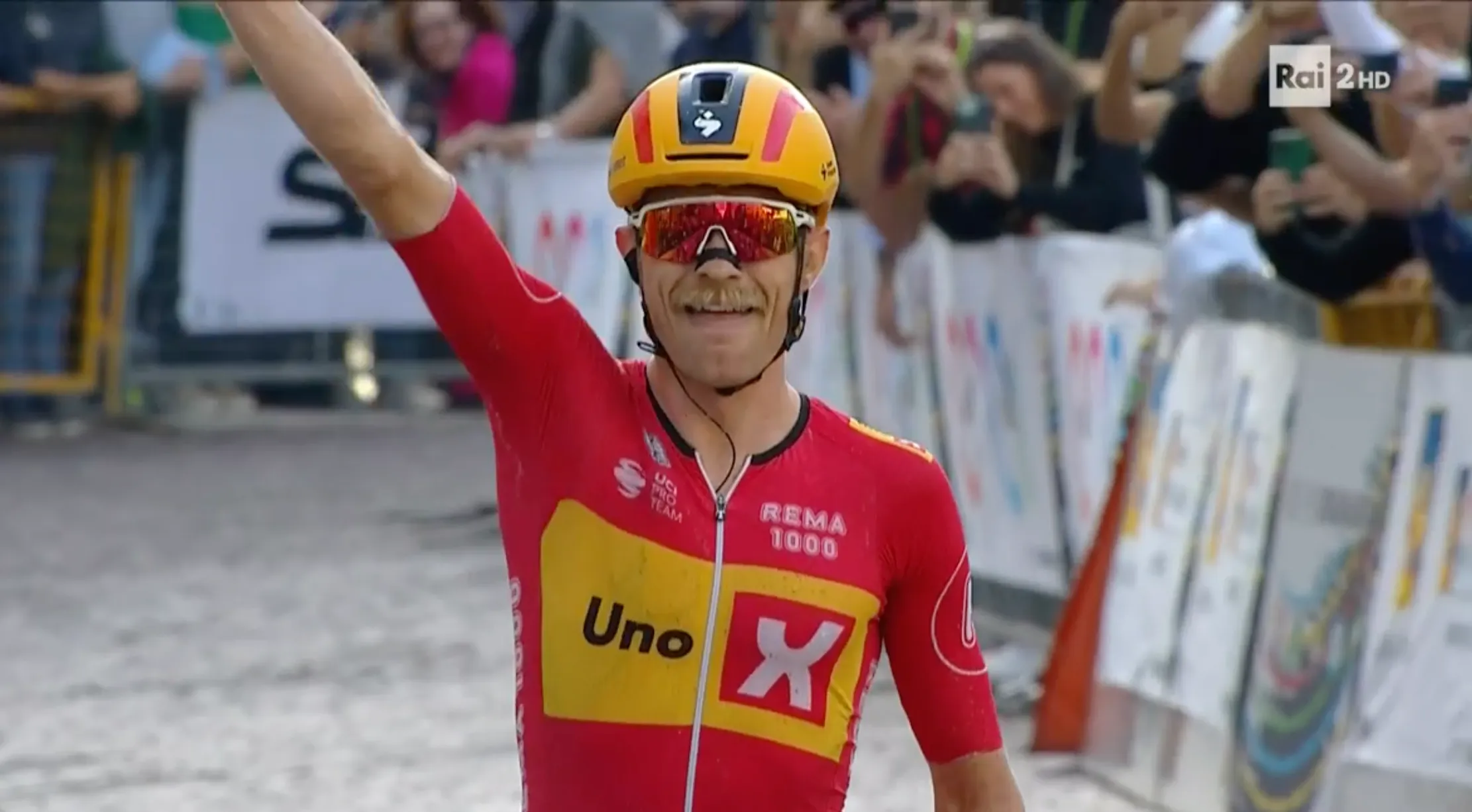 ¡Un bestial Magnus Cort Nielsen cierra la temporada en ruta ganando la Veneto Classic 2024 tras una larguísima fuga!