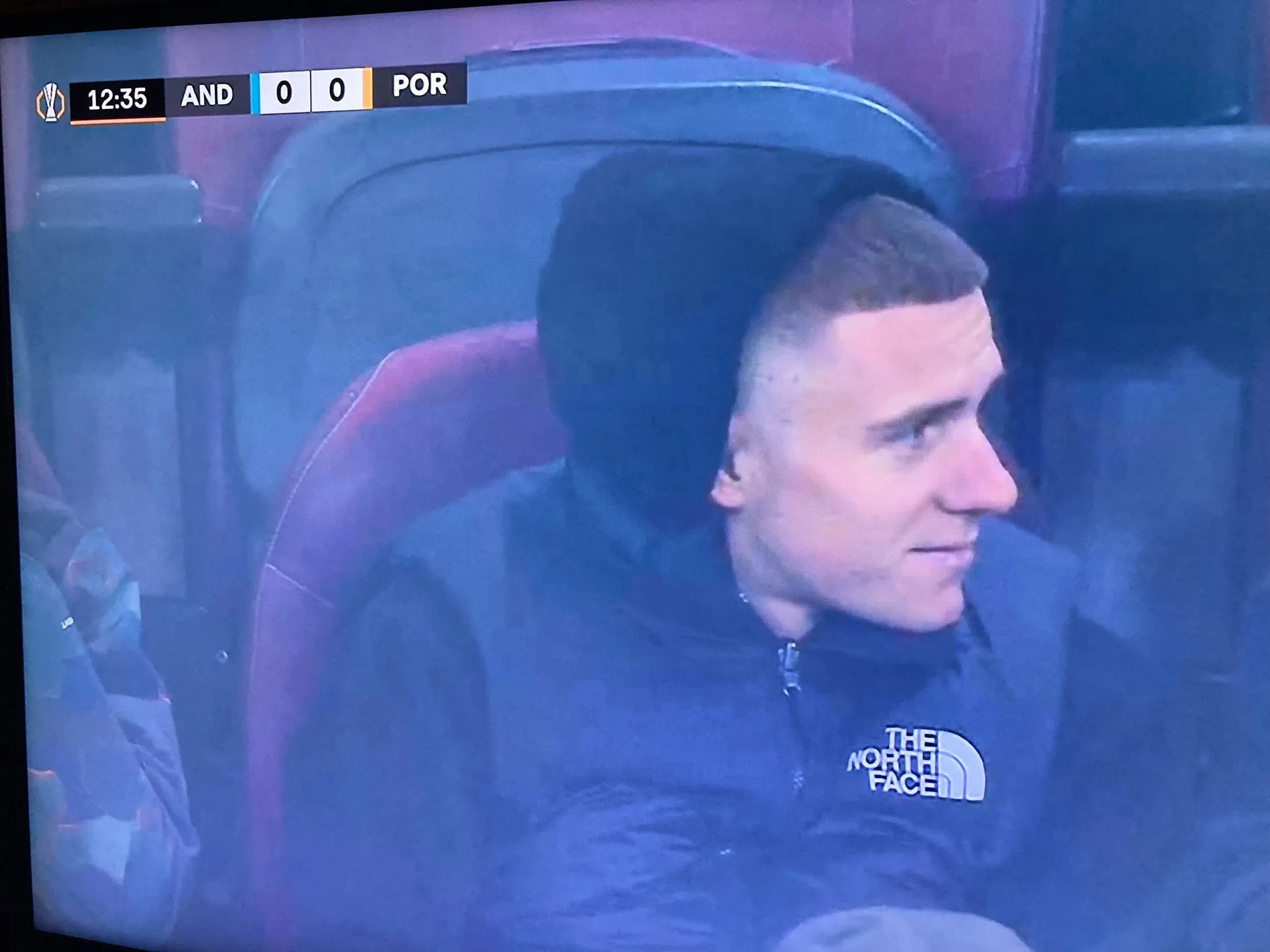 Remco Evenepoel y Eddy Merckx, espectadores de lujo en el Anderlecht - Oporto de la UEFA Europa League