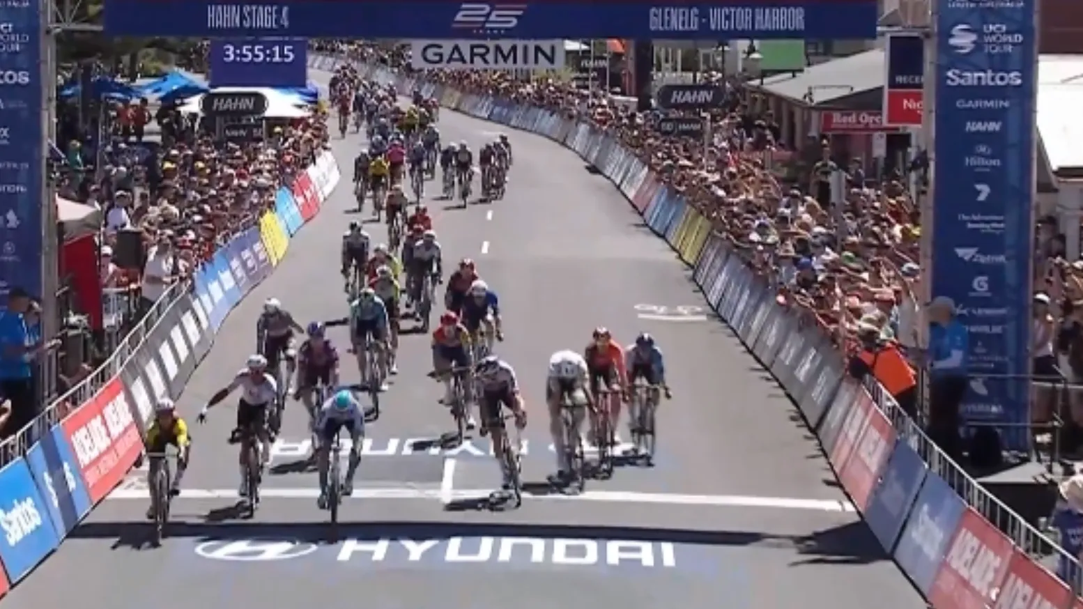 Tour Down Under: Bryan Coquard gana y Javier Romo defiende con fiereza el liderato en la previa de Willunga Hill