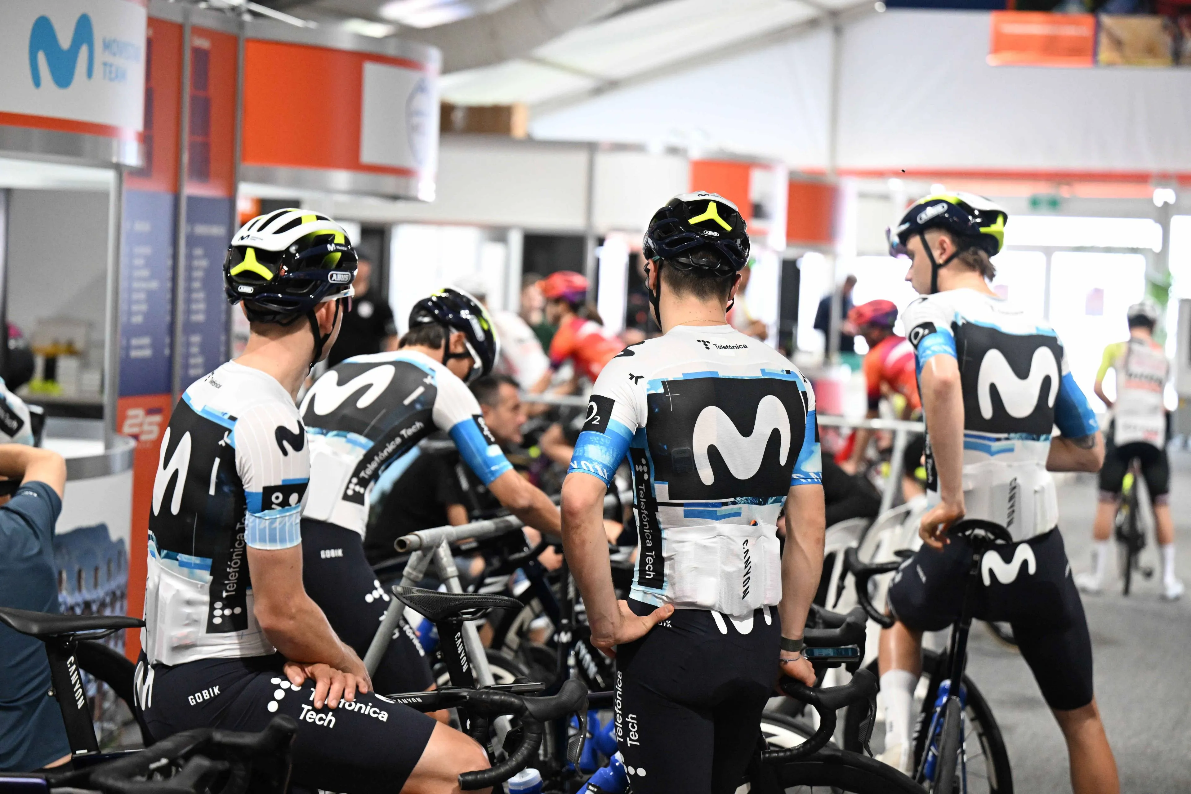 ¡Enric Mas liderará junto a Nairo Quintana al Movistar Team en la Vuelta a Andalucía 2025!