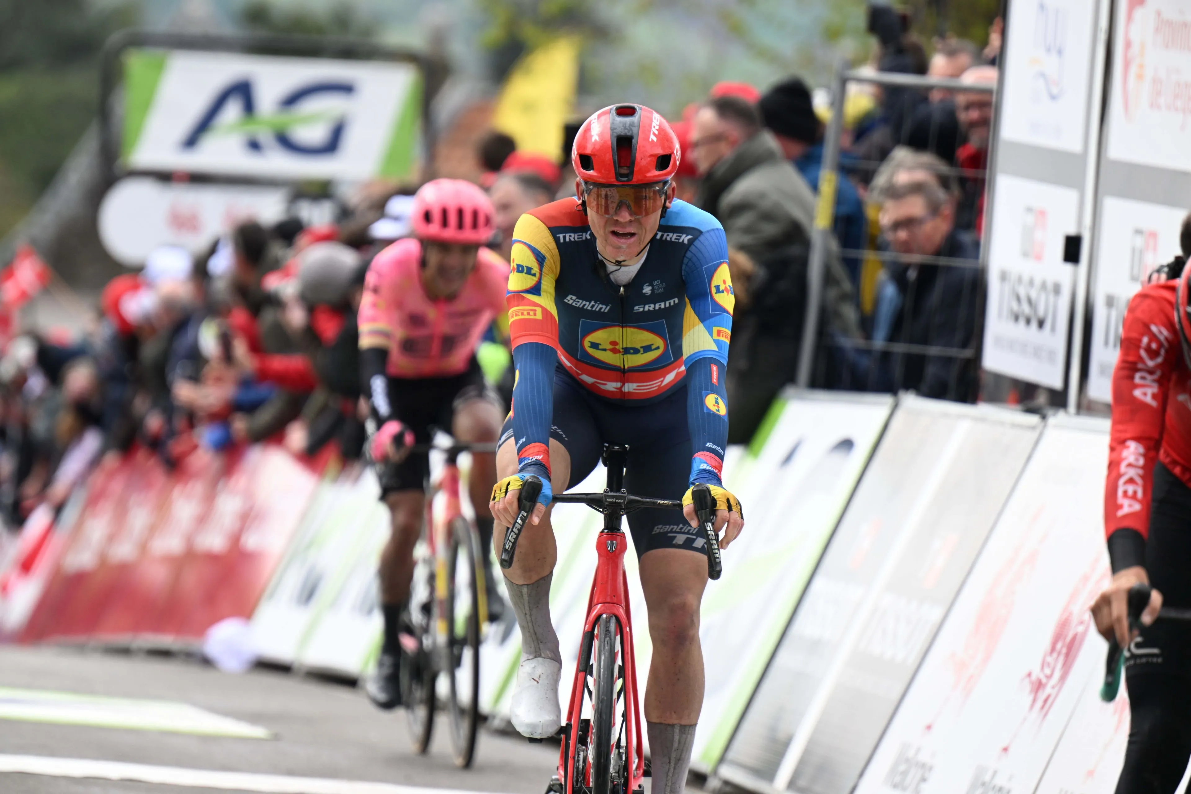 Skujins, en una llegada con el maillot del Lidl - Trek