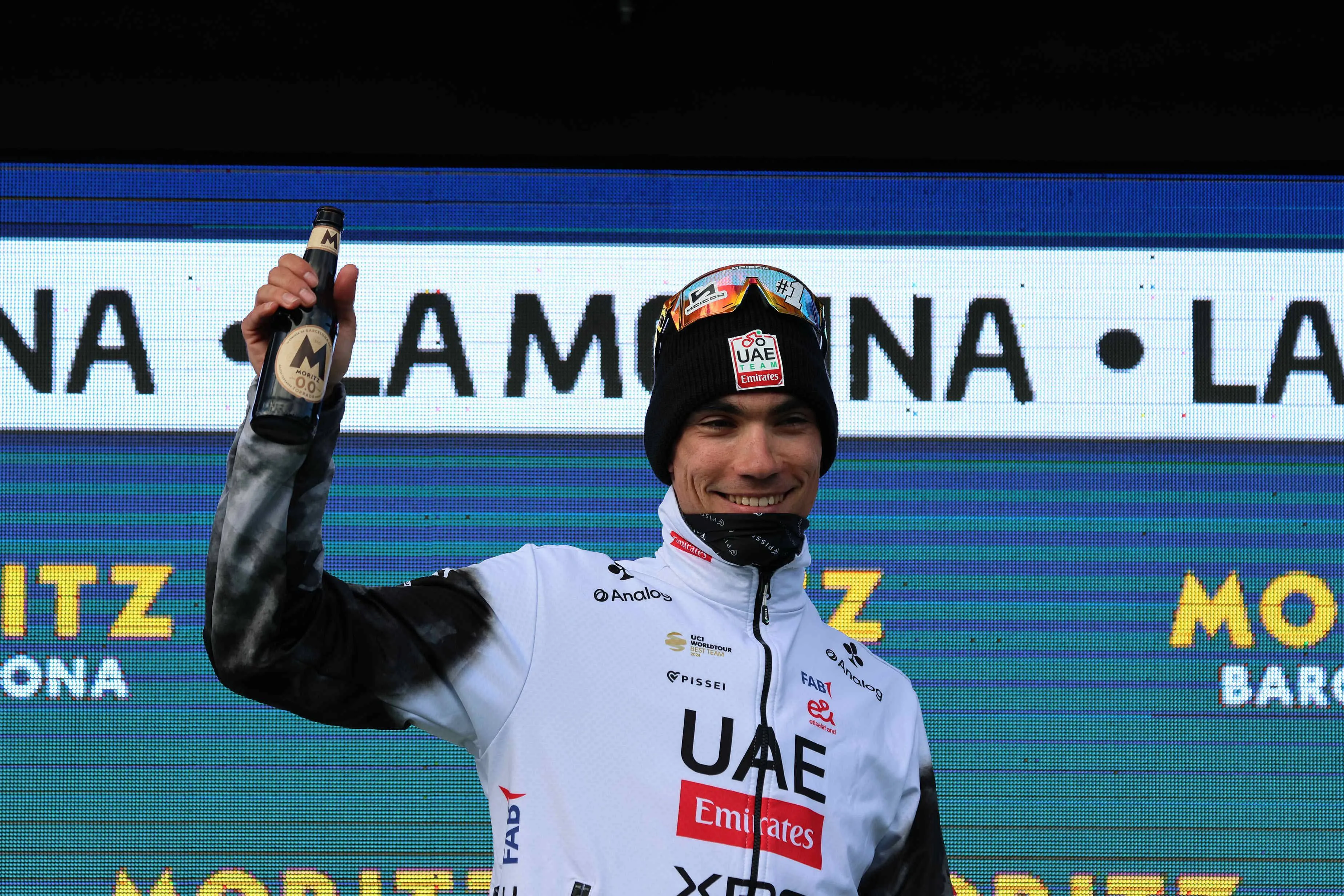 La general de la Volta a Catalunya se revoluciona: ¡Ayuso vuelve a ser líder, Enric Mas refuerza su Top 3 y Egan Bernal, 7º!