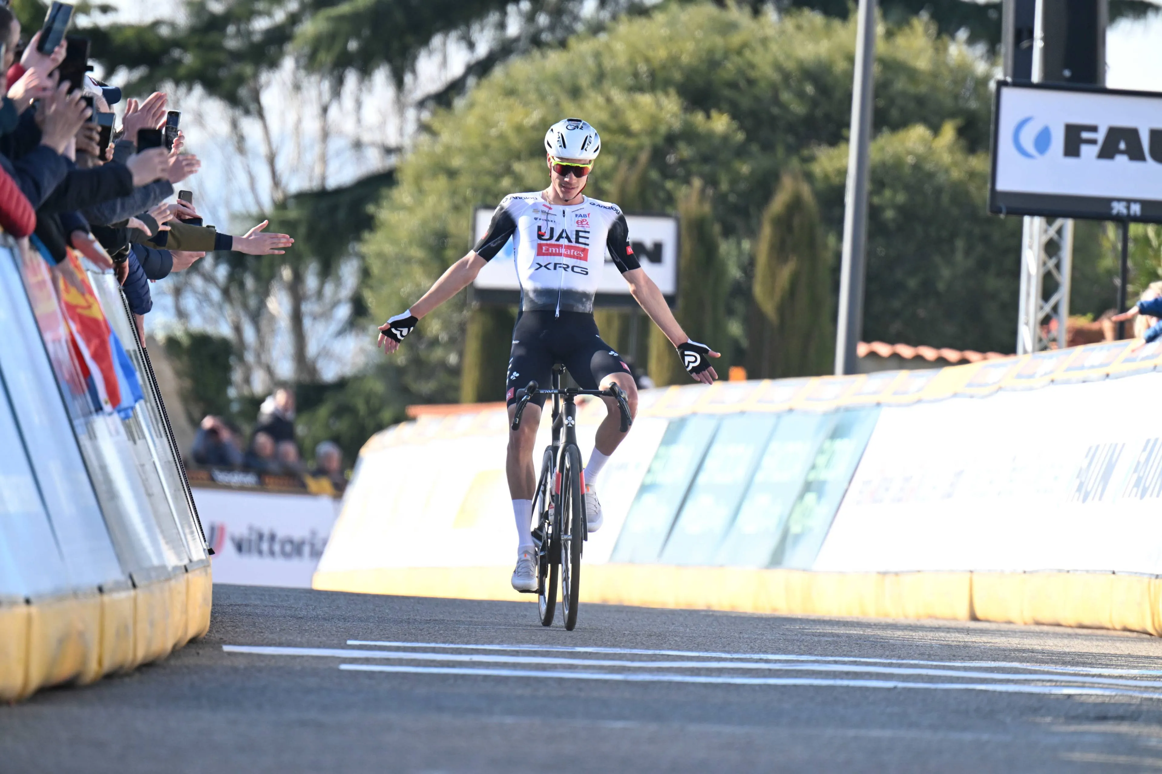 Ranking UCI Ciclistas 2025 | España revienta con Romo y Ayuso en el top 10 del año y Enric en el global