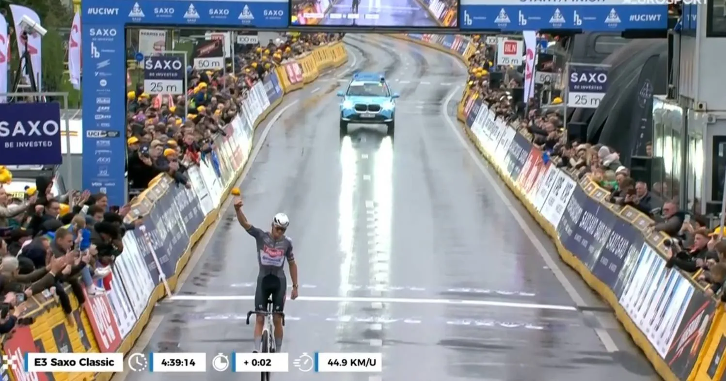 ¡Mathieu van der Poel arrasa en la E3 Saxo Classic y avisa a Pogacar de cara al Tour de Flandes!