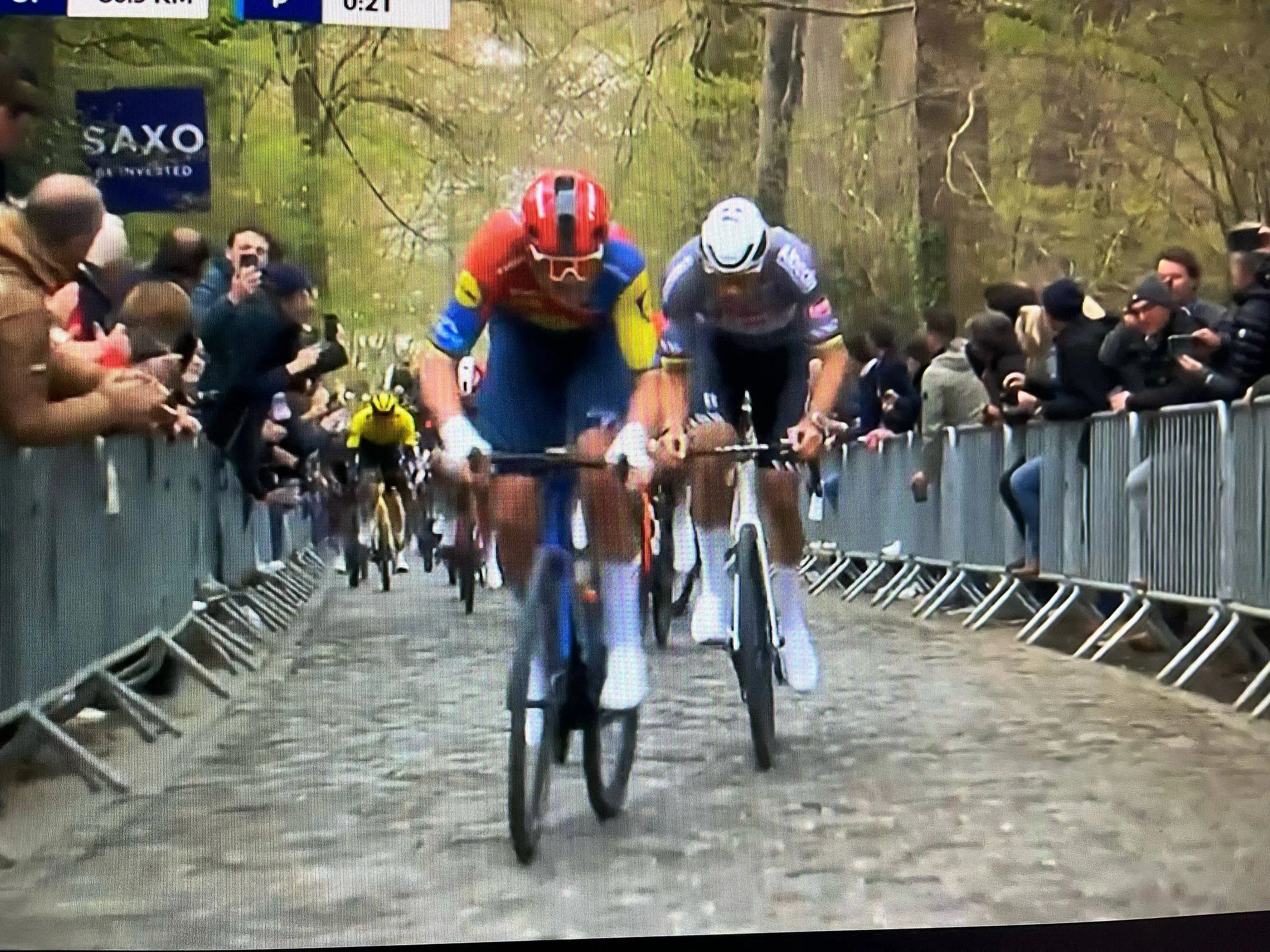 En DIRECTO | E3 Saxo Classic 2025: ¡Ataque de Mathieu van der Poel a 40 km de meta!