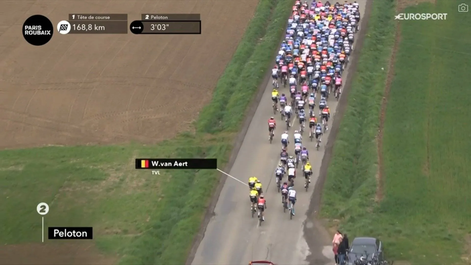 VÍDEO: ¡Caos total en el primer sector de pavé de la París-Roubaix! Caídas de favoritos y pinchazo de Filippo Ganna
