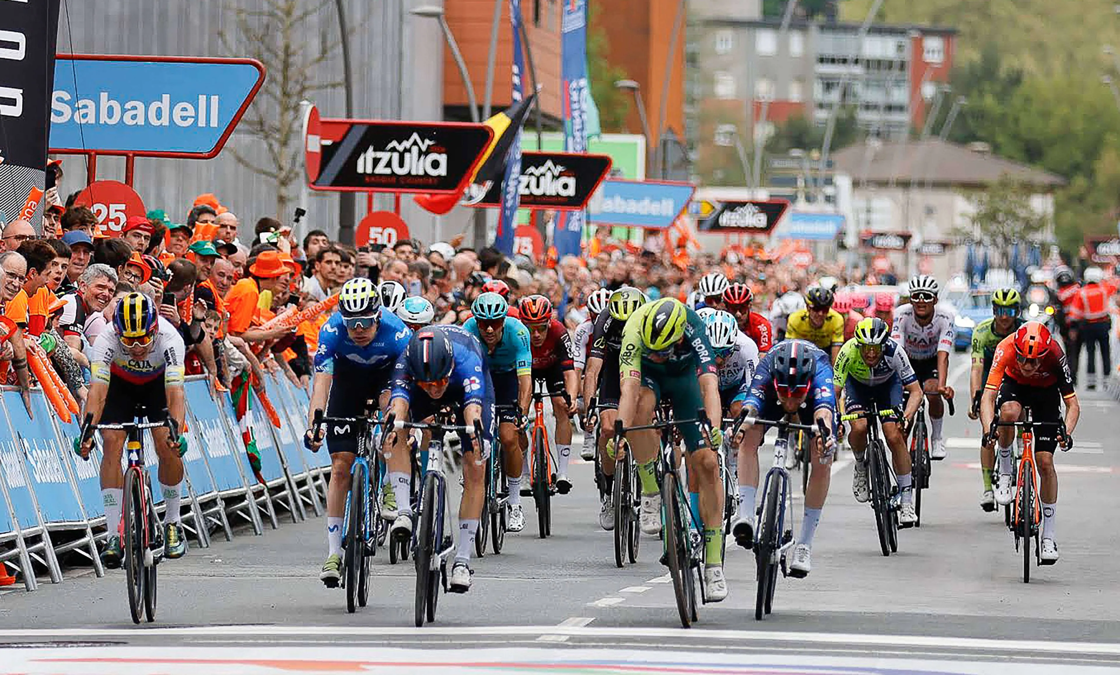 EN DIRECTO | Etapa 2 Itzulia 2025: ¡Ojo con el tiempo que está cogiendo la fuga!