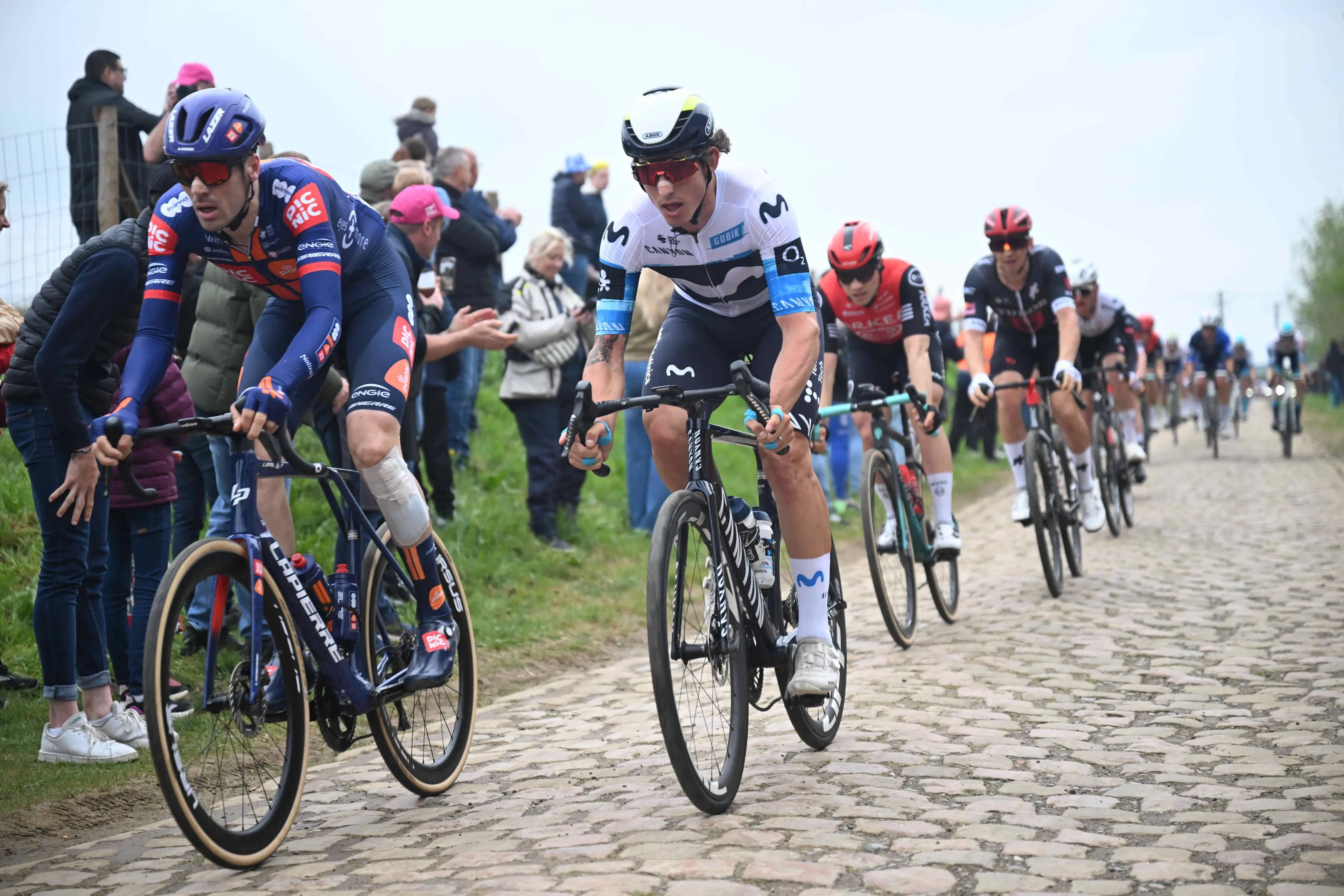 Ningún ciclista de Movistar Team entró en el velódromo de Roubaix: os contamos los motivos