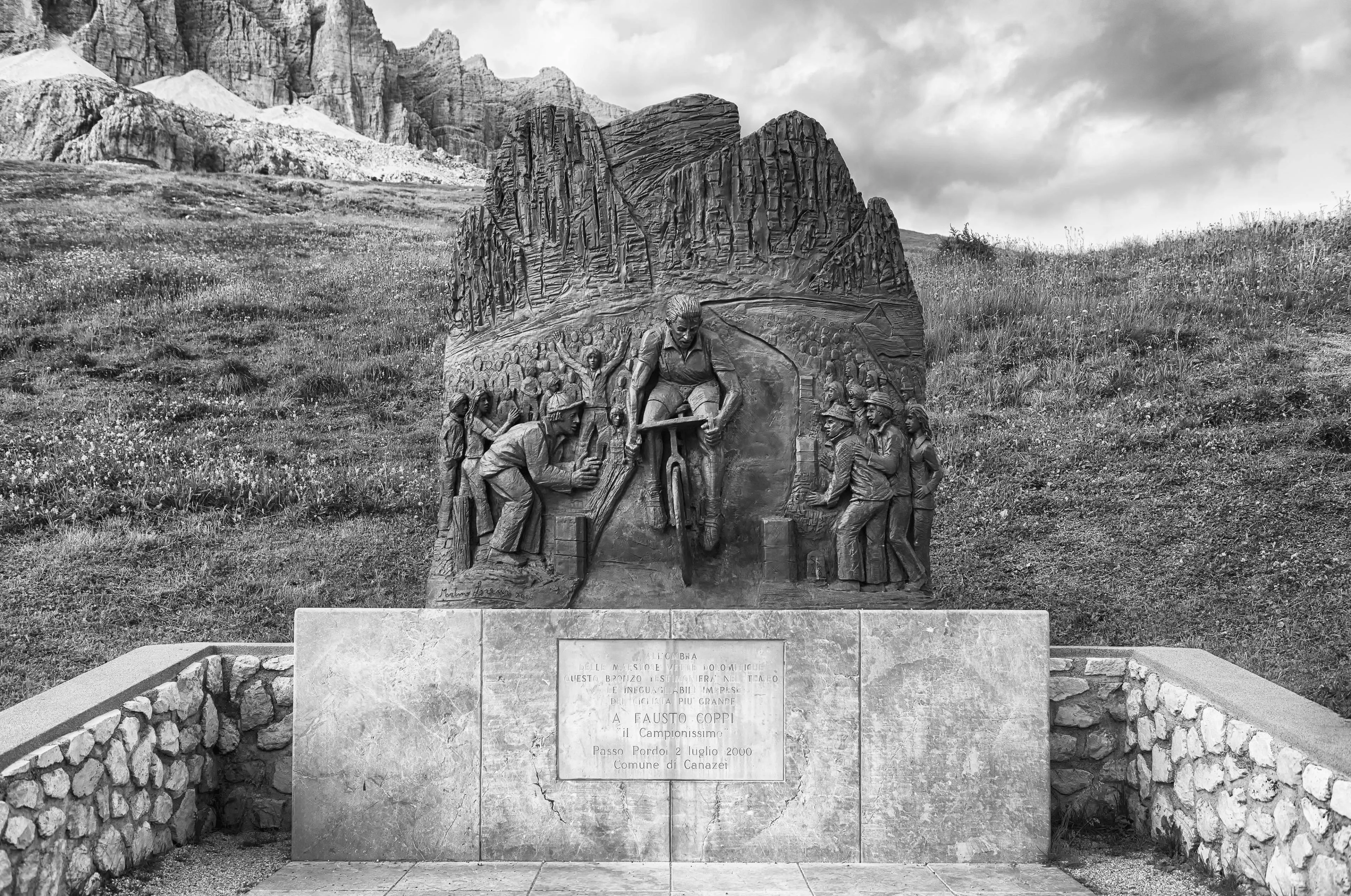 coppi monumento giro italia imago782526627