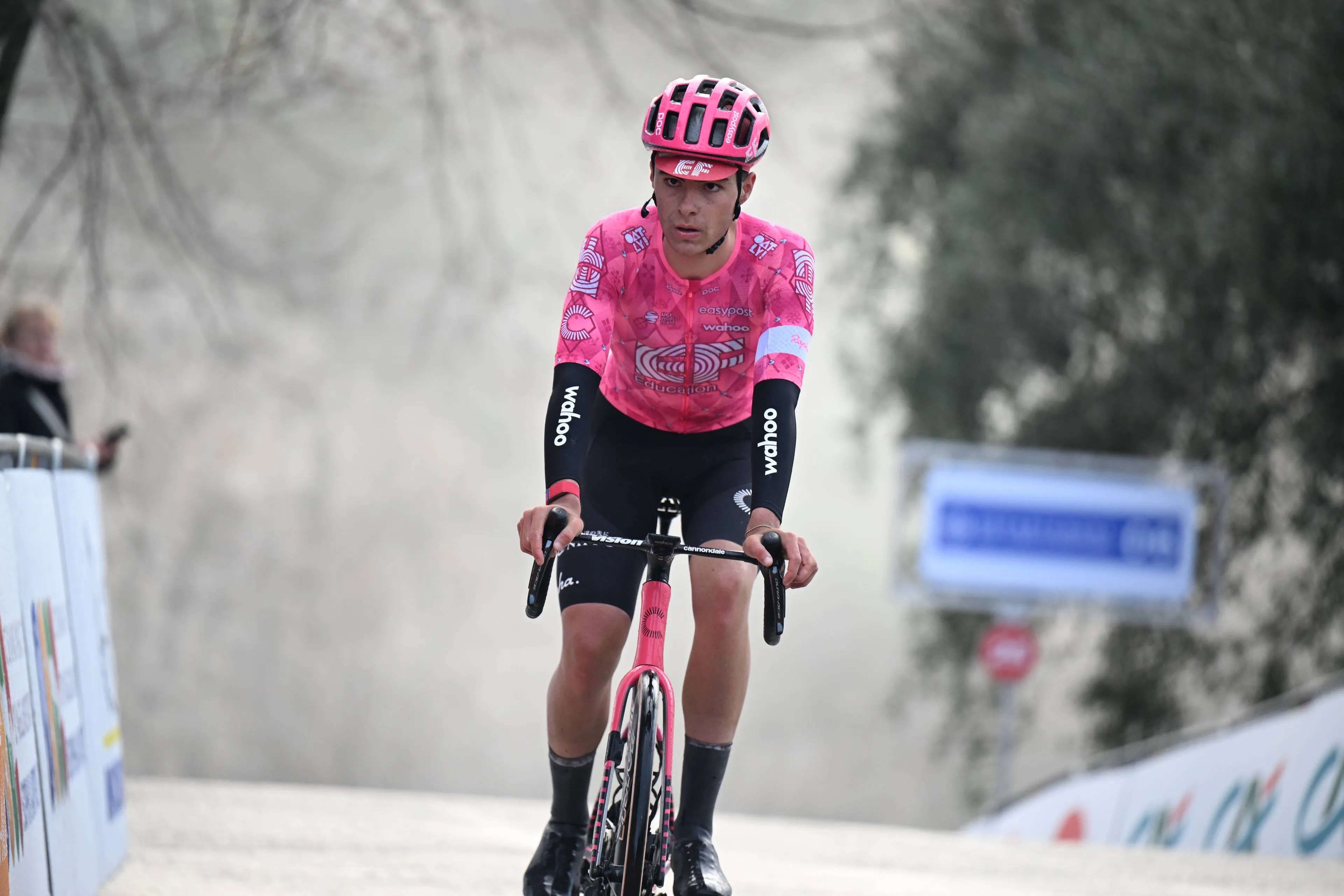 Jurado y Multas Itzulia 2026 | Etapa 5: ¡El jefazo de Ayuso expulsado por casi derribar a Beloki!