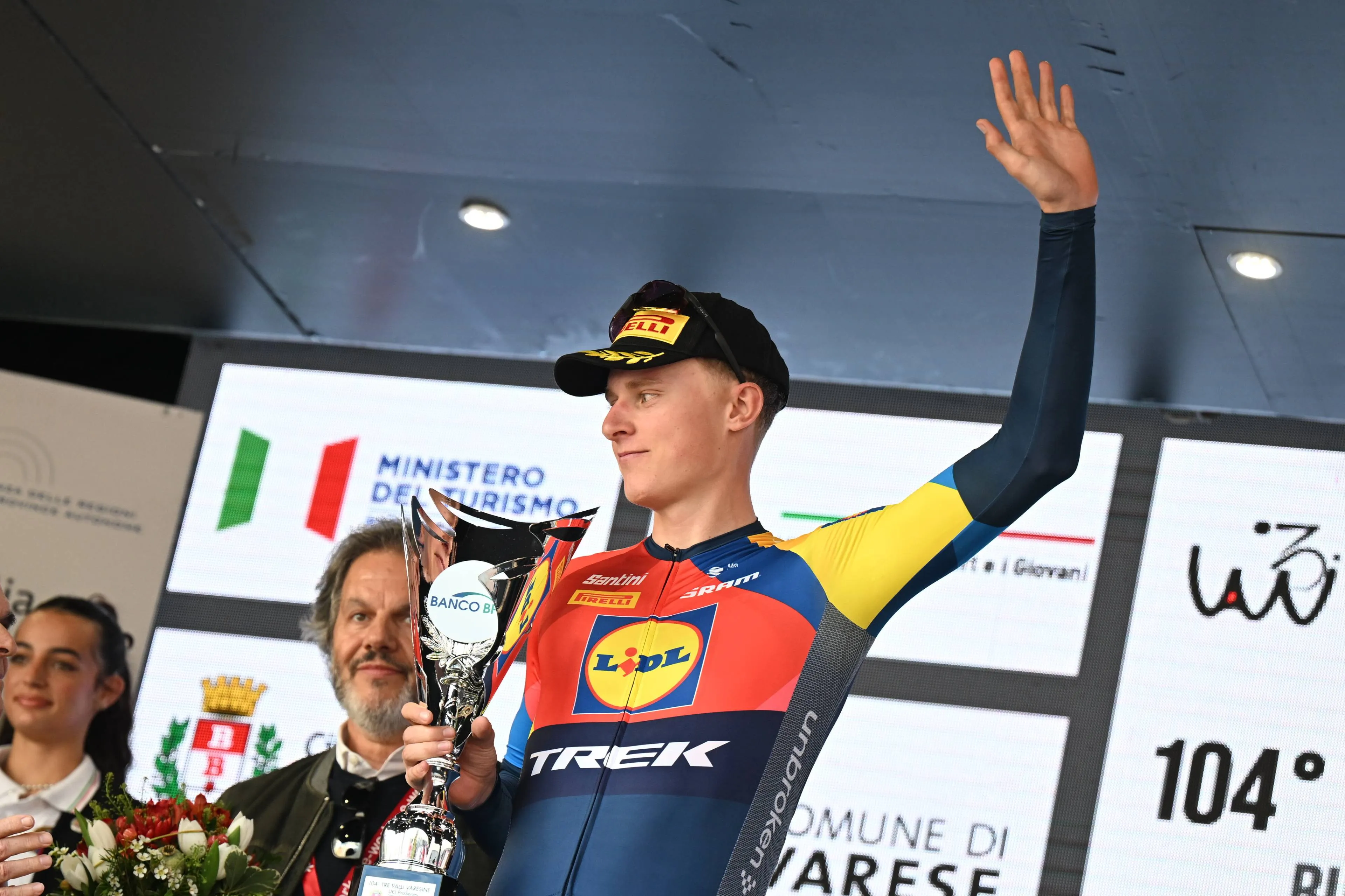 Albert Philipsen, celebrando en el podium de la Tre Valli Varesine