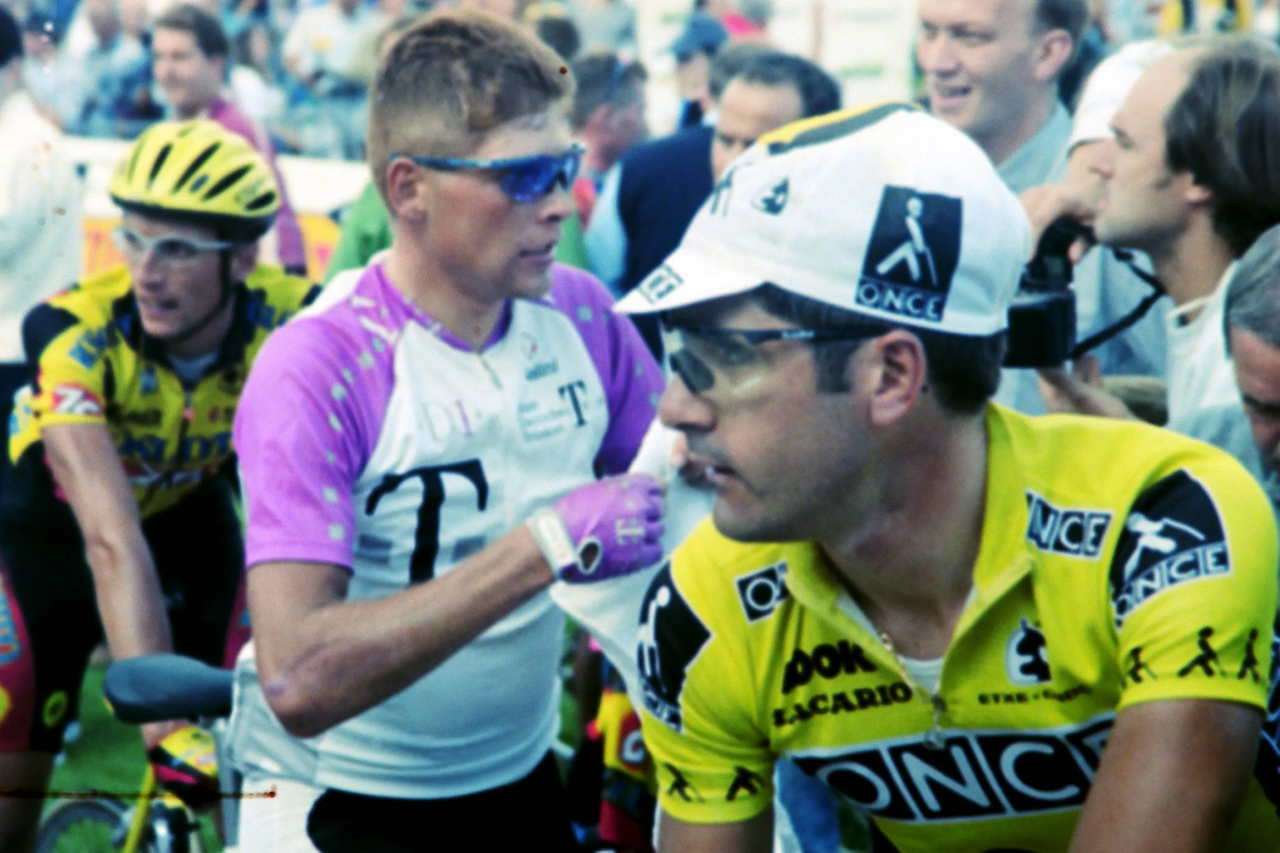 Laurent Jalabert, con el maillot de la ONCE y Jan Ullrich con el del Telekom.